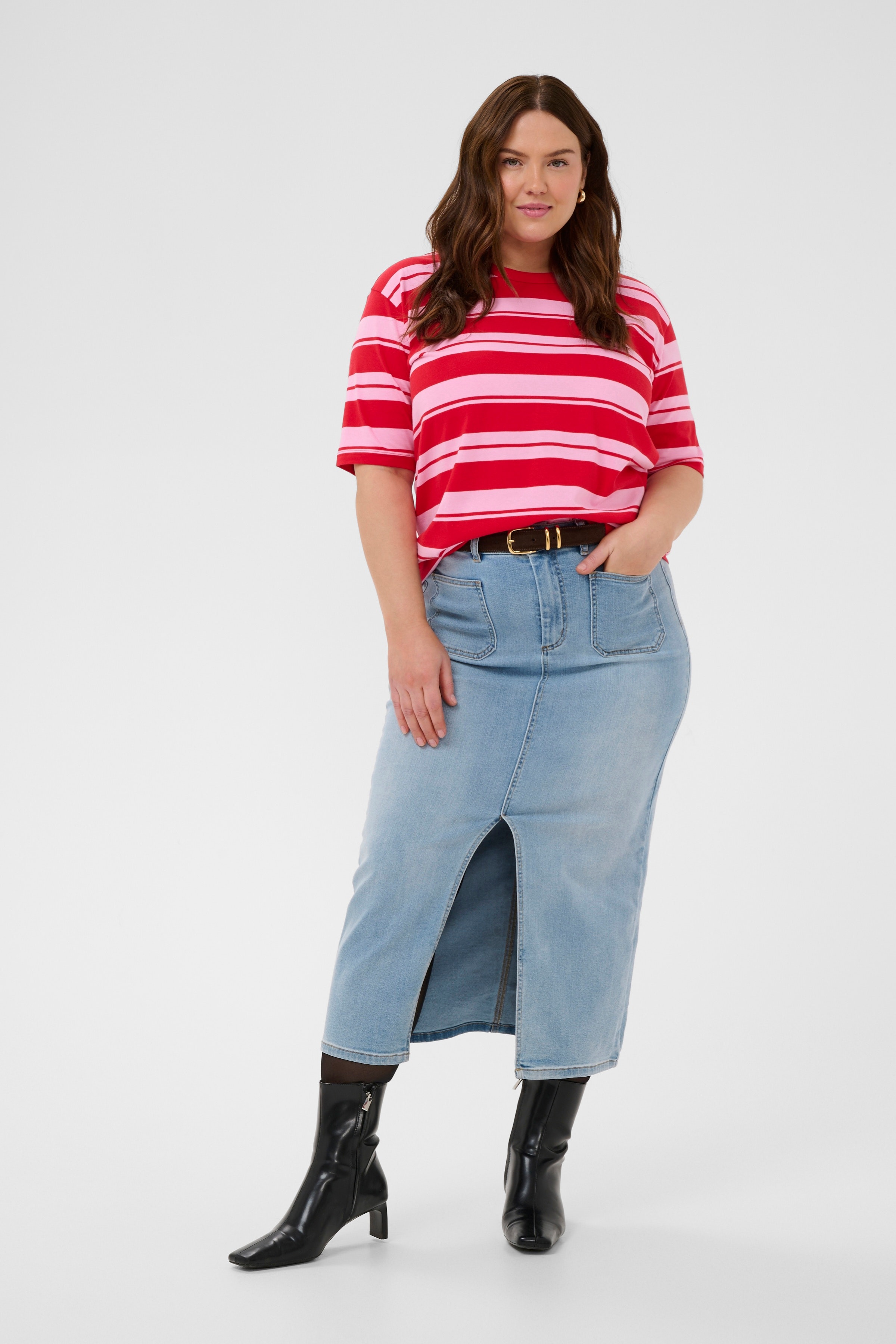 KCwinni T-shirt LOOKBOOK FRONT 10584224-109618