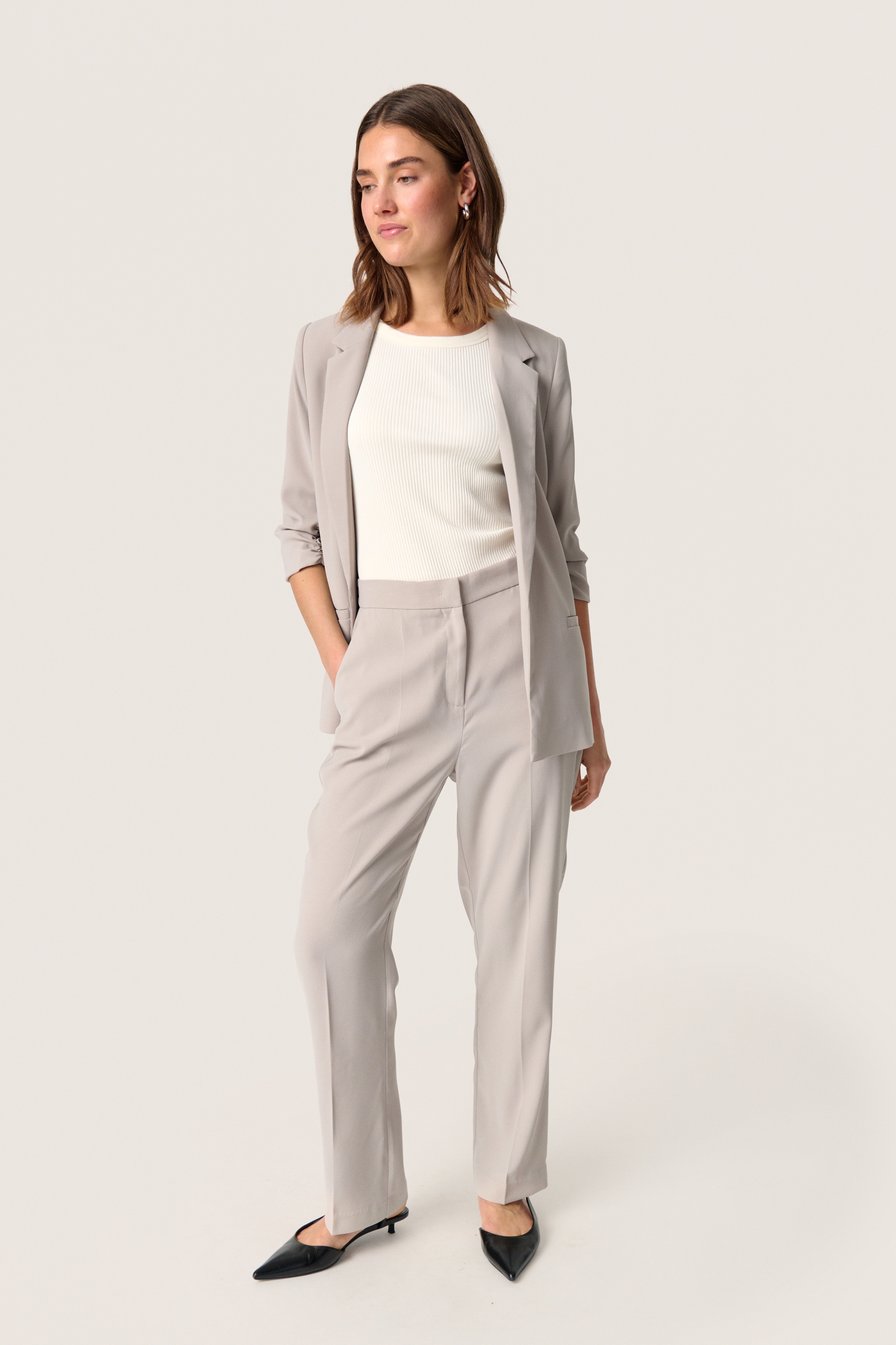 SLShirley Trousers LOOKBOOK FRONT 30407698-153800