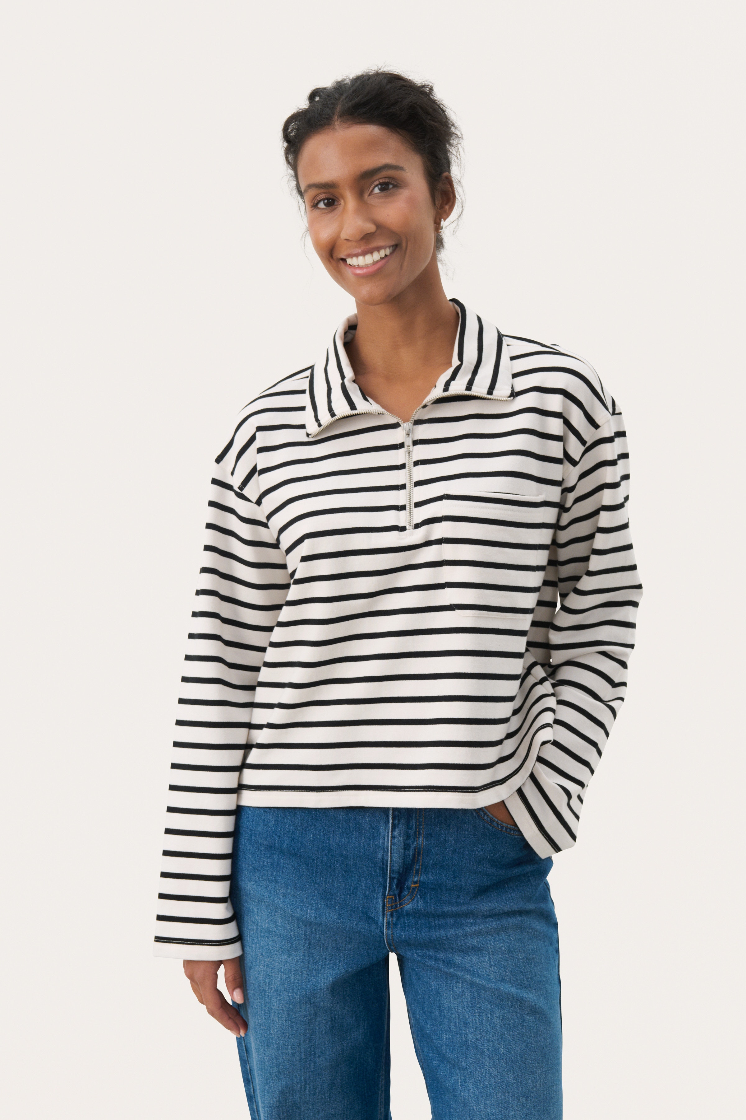 TianaPW Sweatshirt LOOKBOOK FRONT 30309841-303971