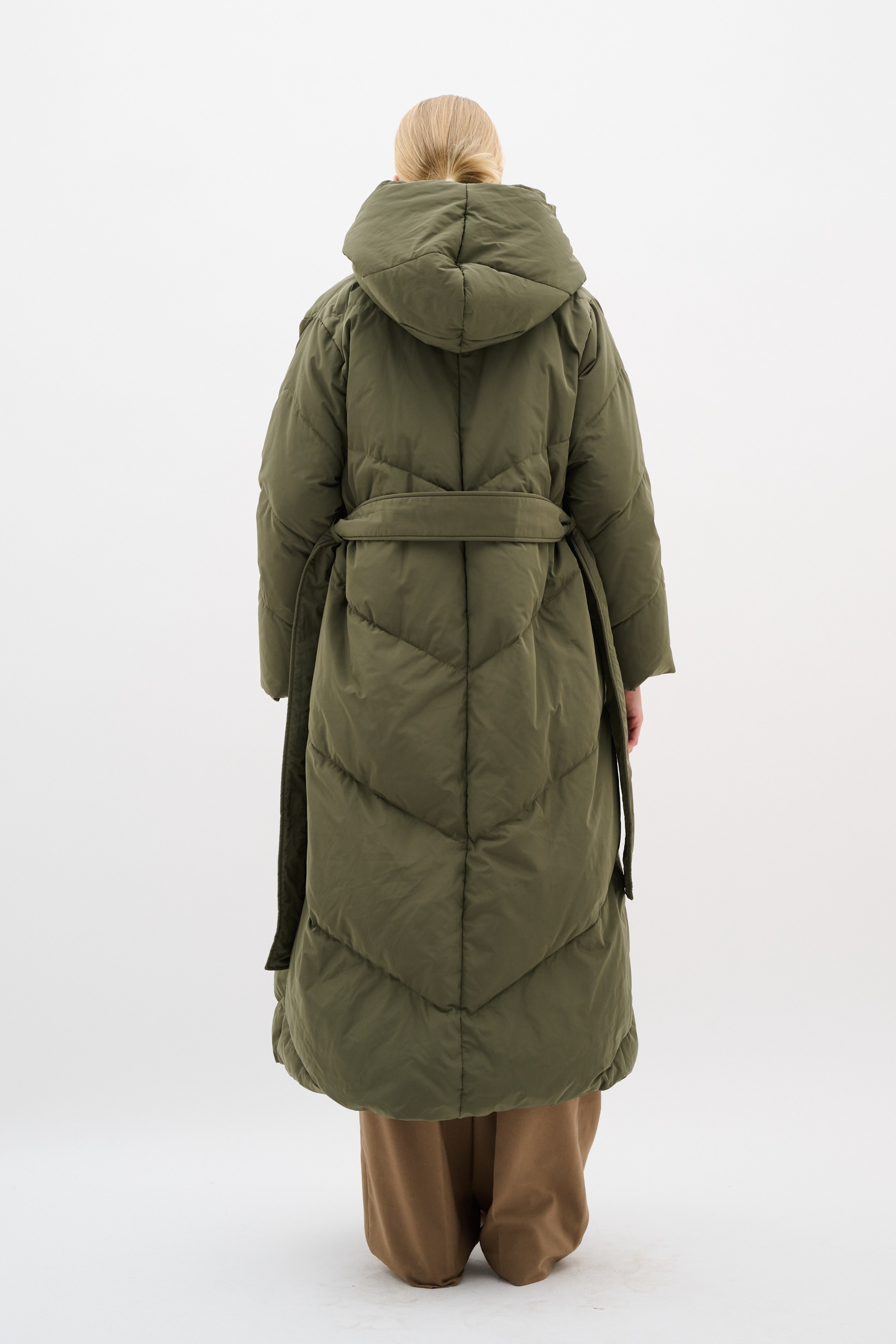 YazIW Daunen Mantel LOOKBOOK FRONT 30110618-190512