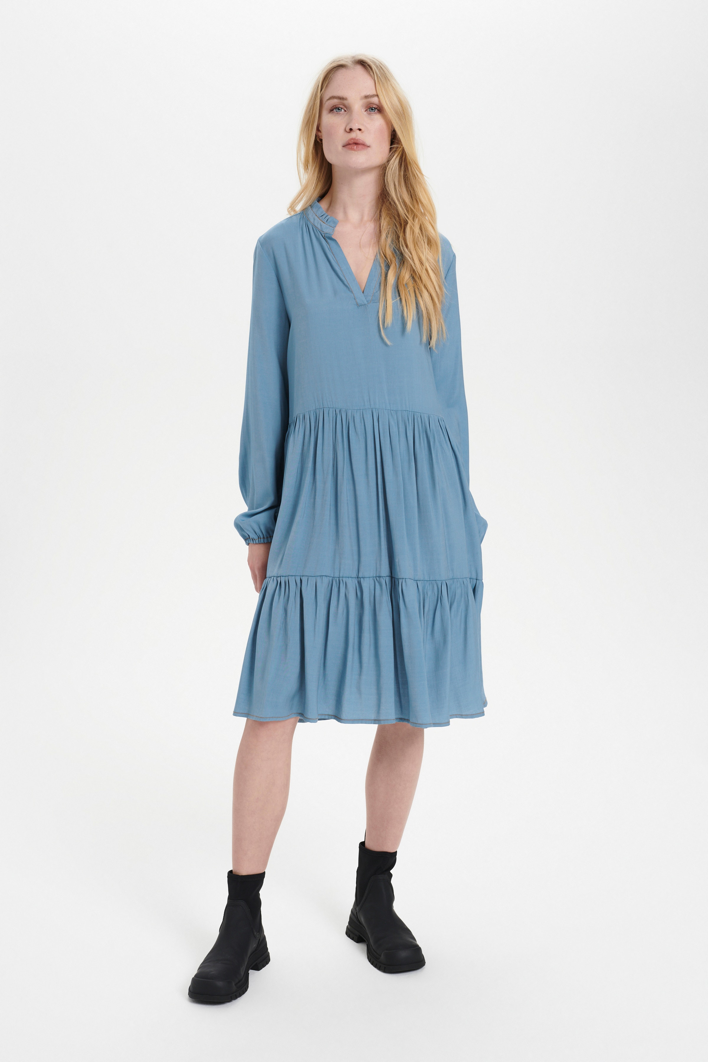 LilaSZ Dress

 LOOKBOOK FRONT 30511819-600104