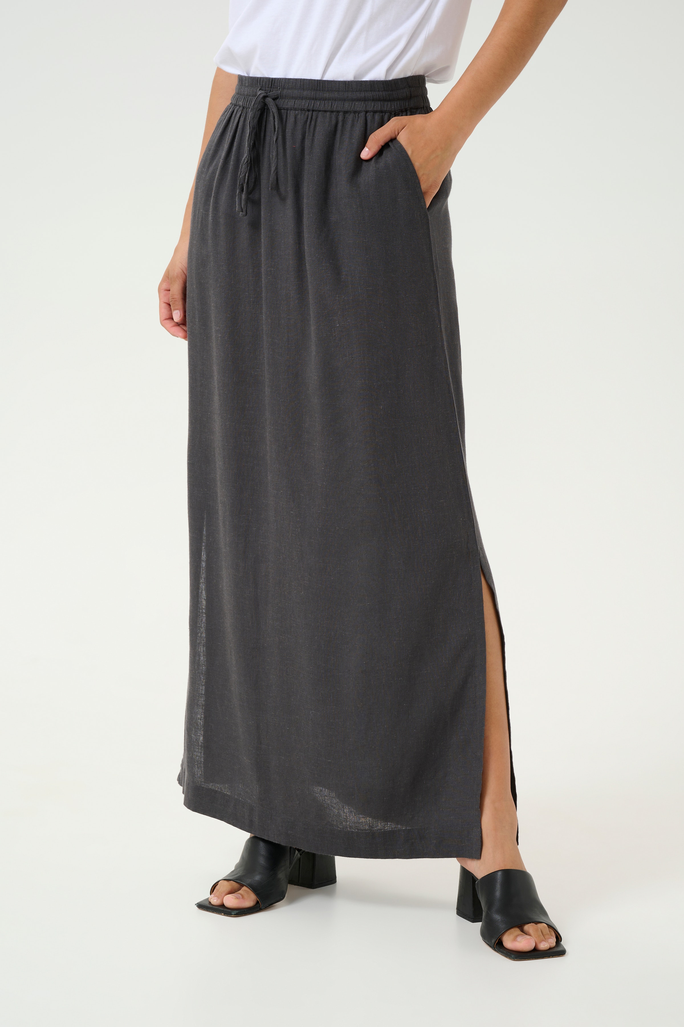 KAmilia Skirt LOOKBOOK FRONT 10509664-190205