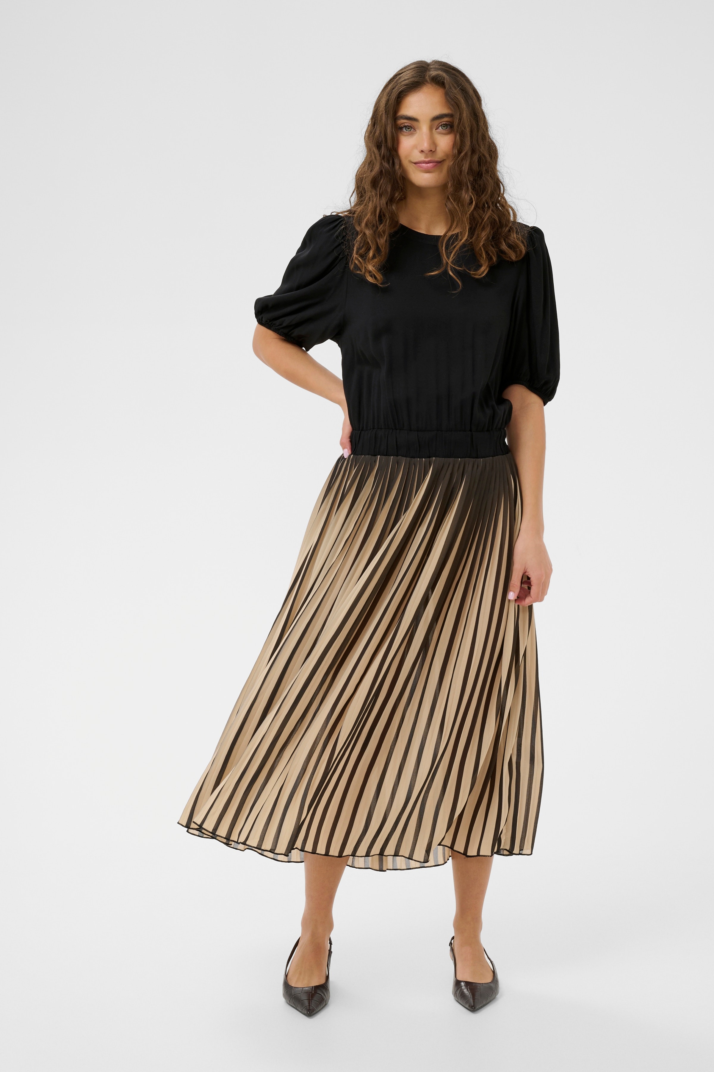 CUcarly Dress with pleats LOOKBOOK FRONT 50110993-500012