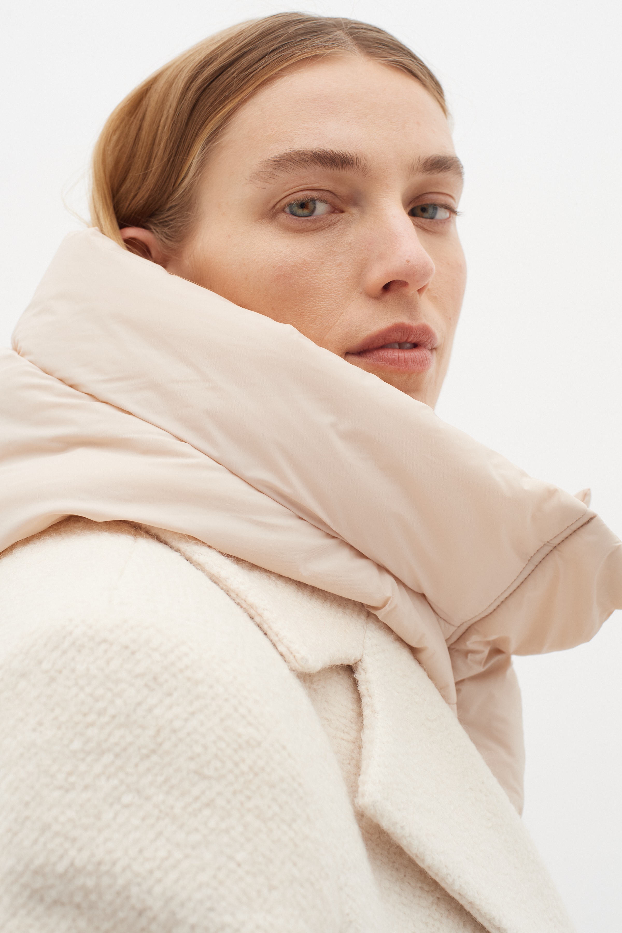 LilaIW Hood LOOKBOOK DETAIL 30109563-130403