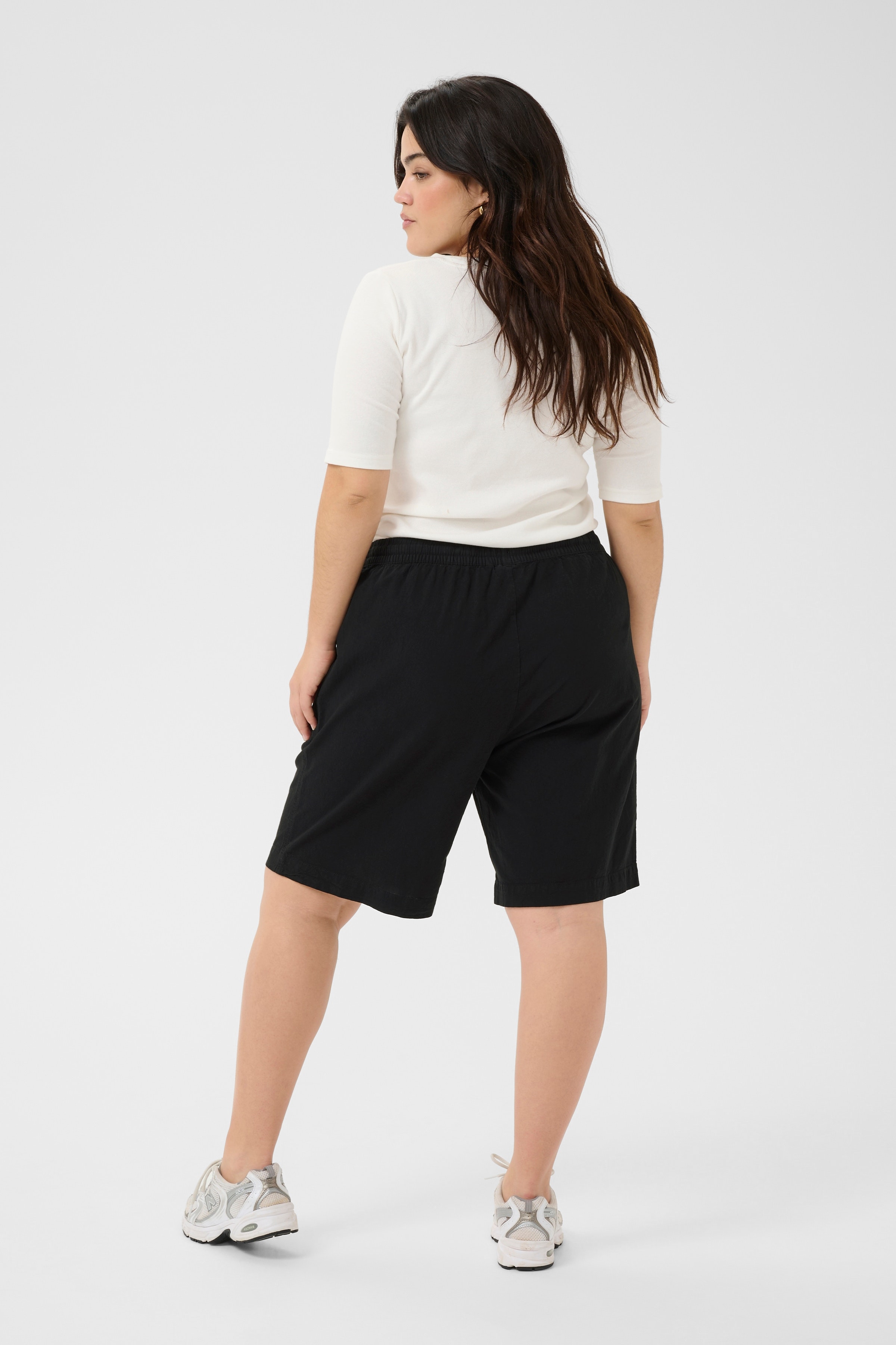 KCnana Shorts LOOKBOOK BACK 10582894-100121