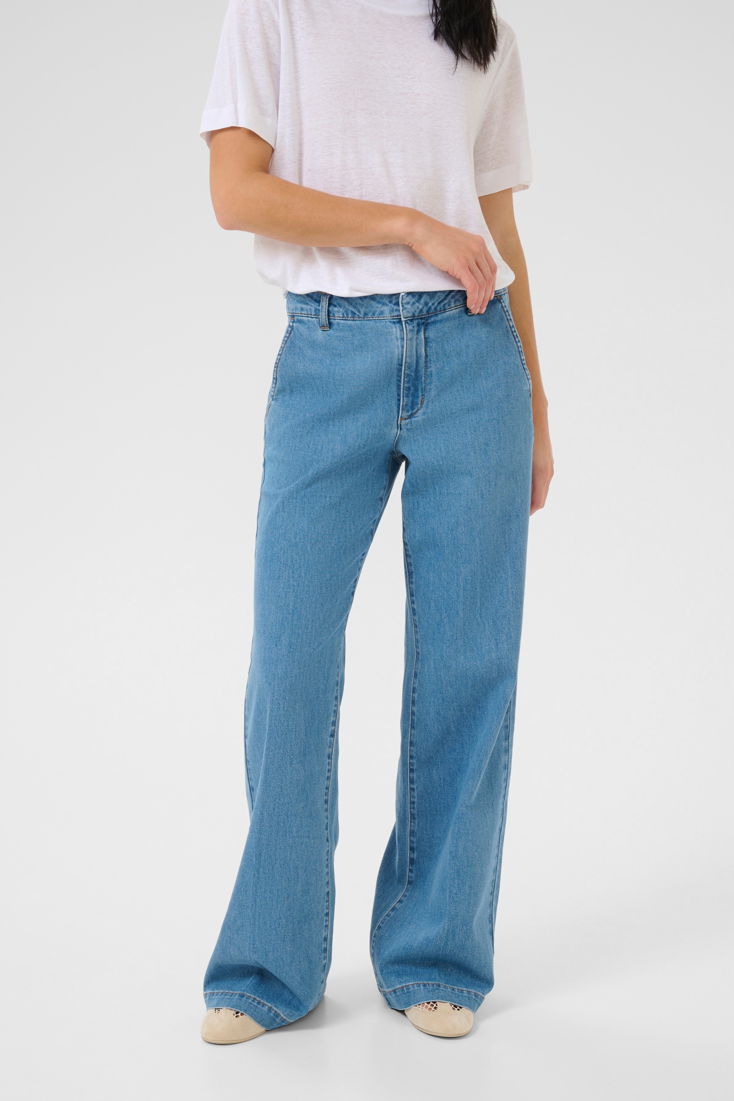 30 THE LARA 115 PANT LOOKBOOK FRONT 10705210-100053