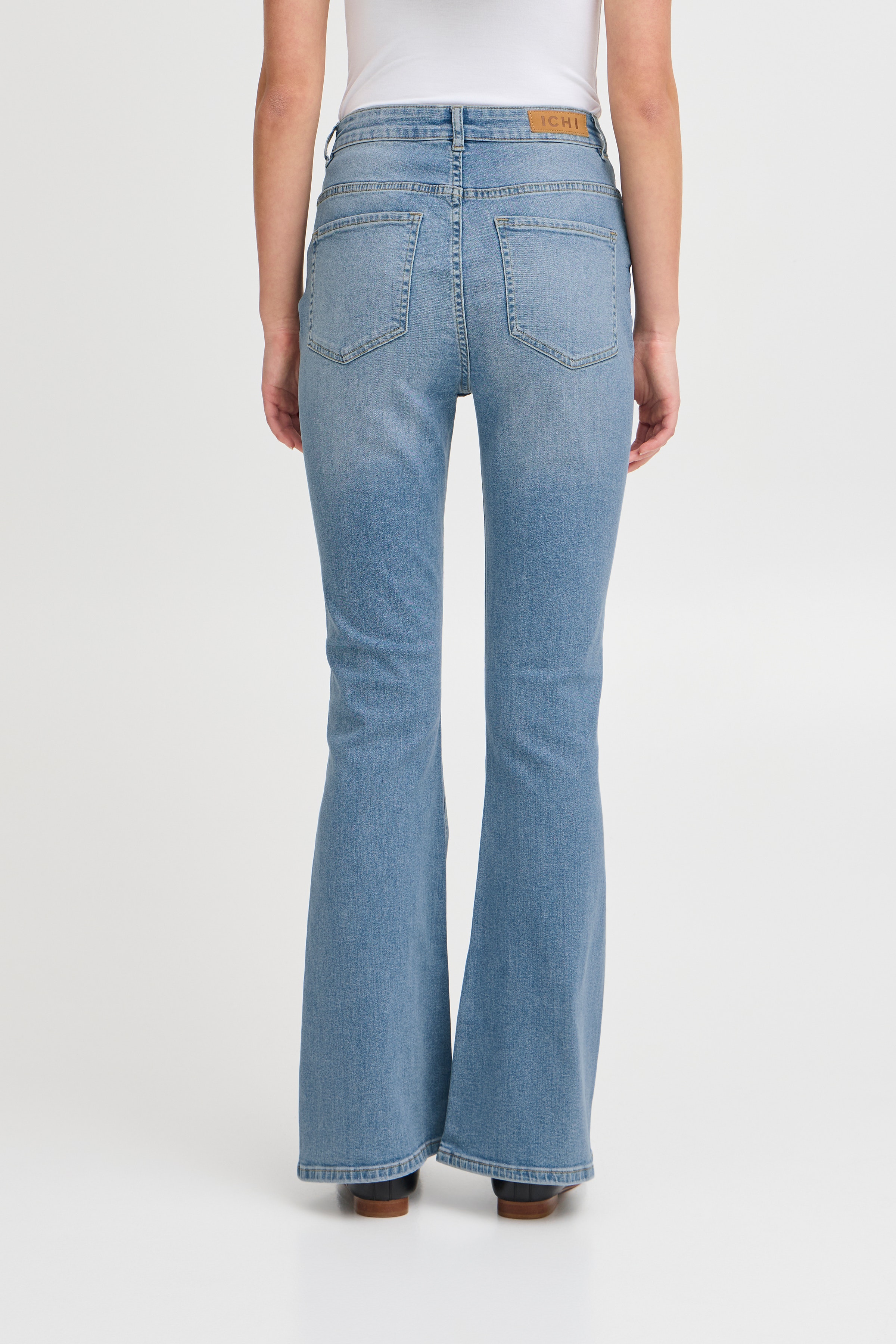 IHTWIGGY FLAIRED HIGH WAIST Jeans LOOKBOOK FRONT 20122437-200343