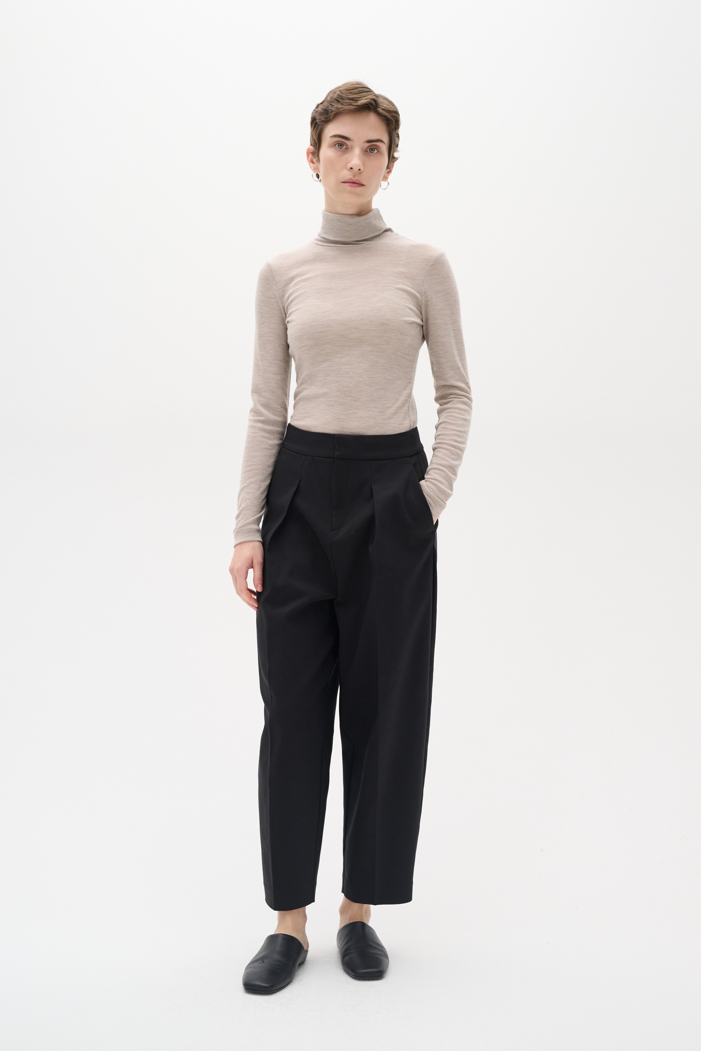 ZellaIW Barrel Trousers LOOKBOOK FRONT 30107207-194008