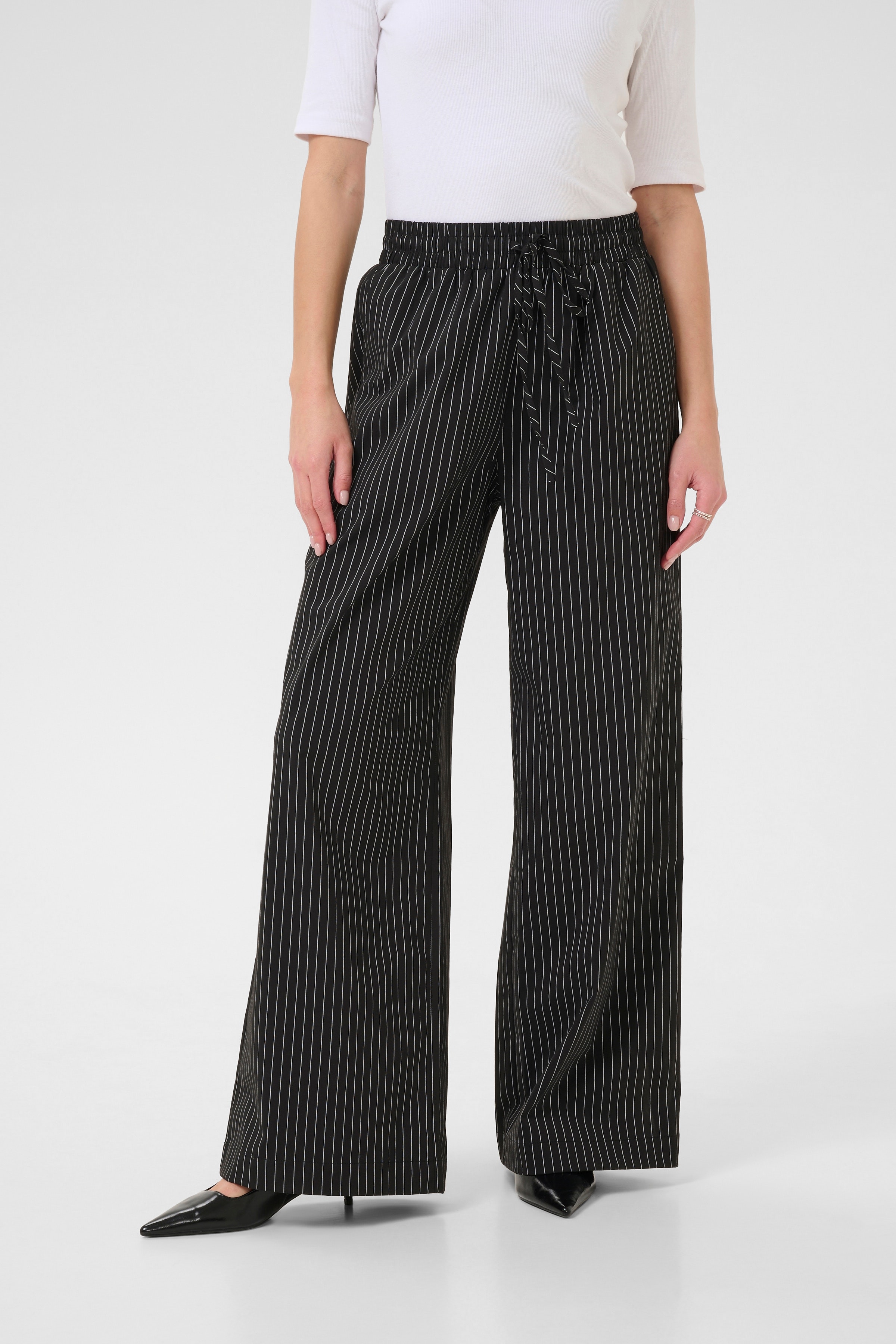 KAeliana Bukser LOOKBOOK FRONT 10510610-108244