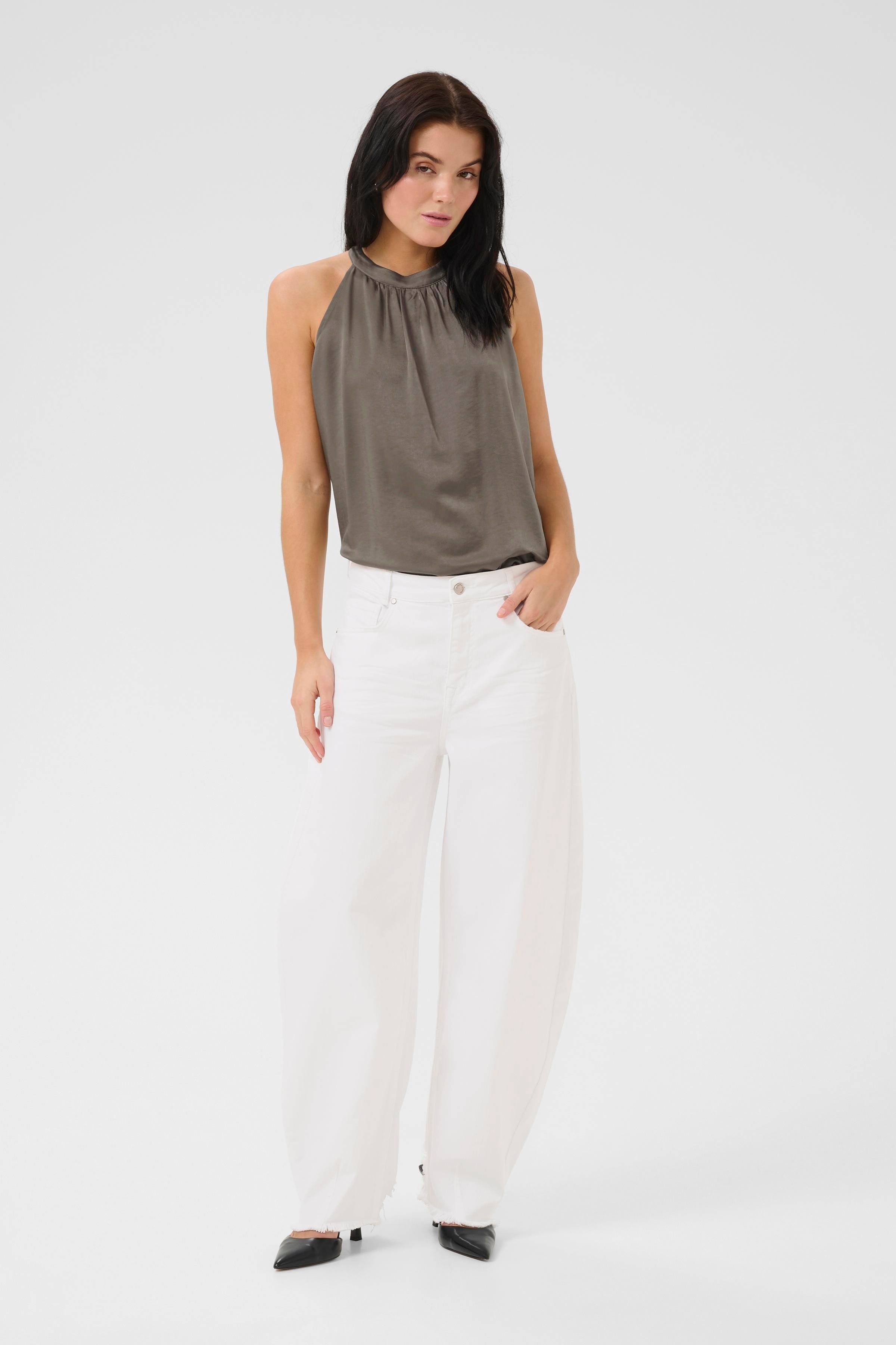 LucyMW Barrel Jeans LOOKBOOK FRONT 10705222-100091