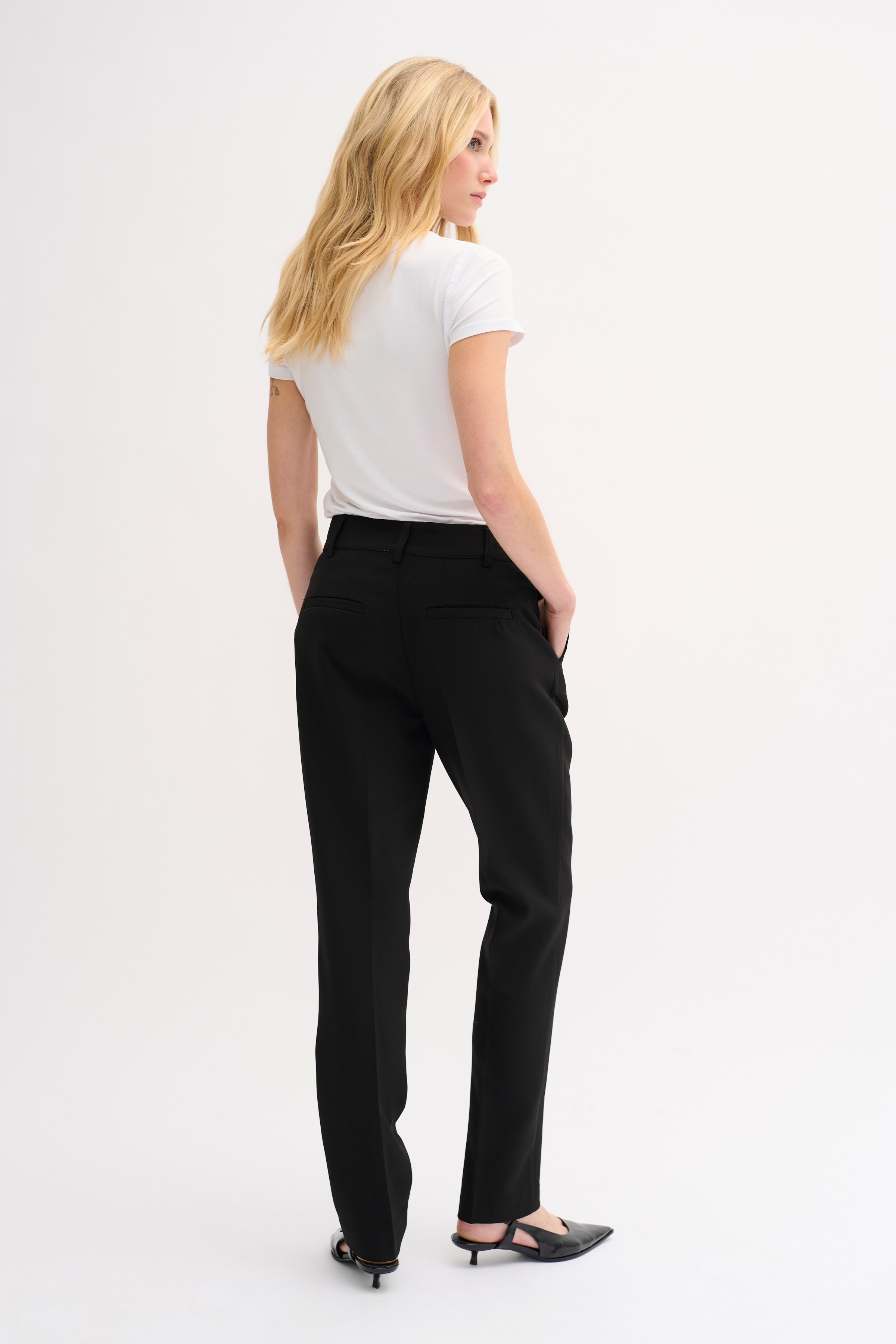 26 THE TAILORED STRAIGHT PANT LOOKBOOK BACK 10704221-100031