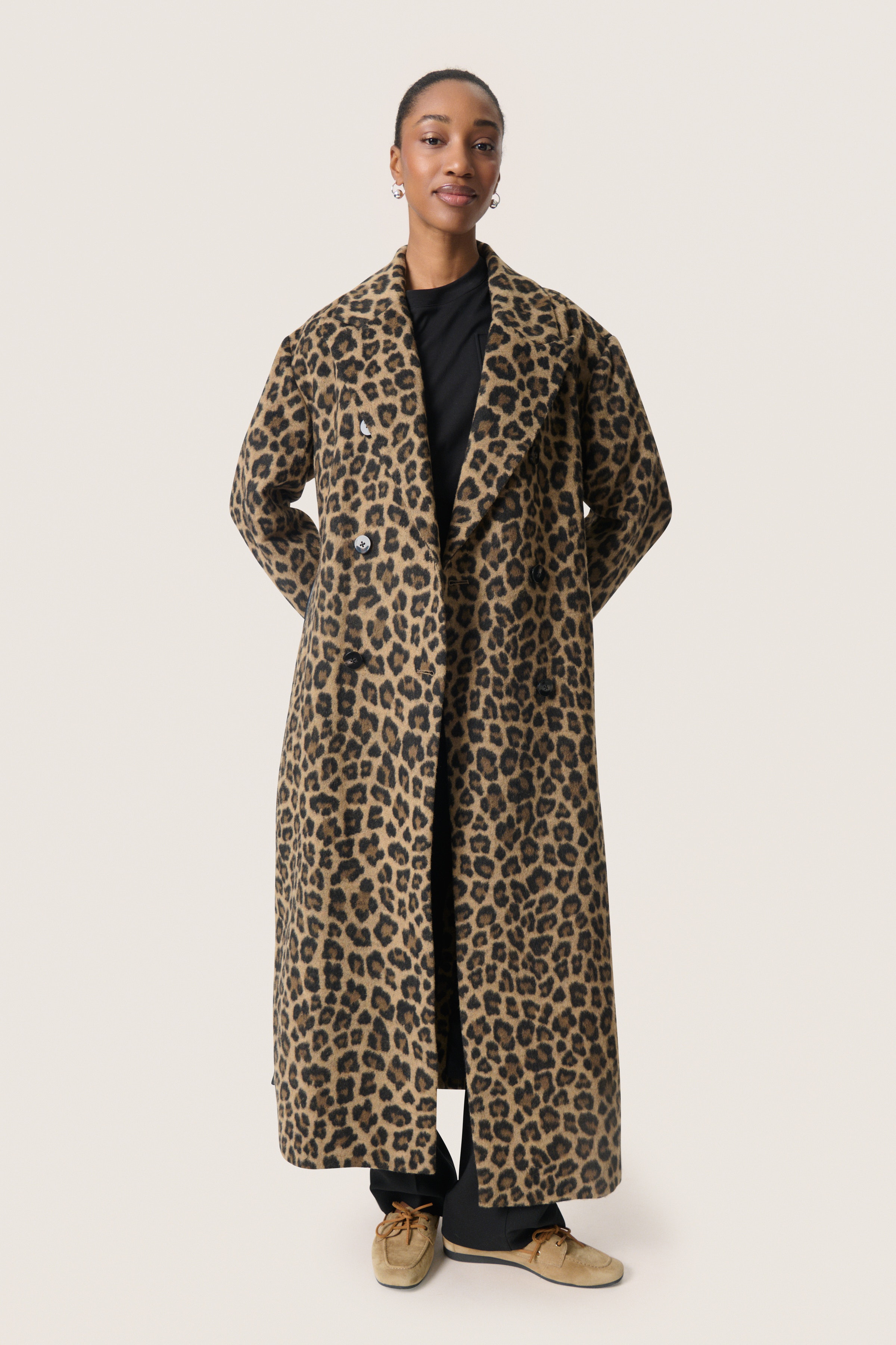 SLLeony Mantel LOOKBOOK FRONT 30408683-304321