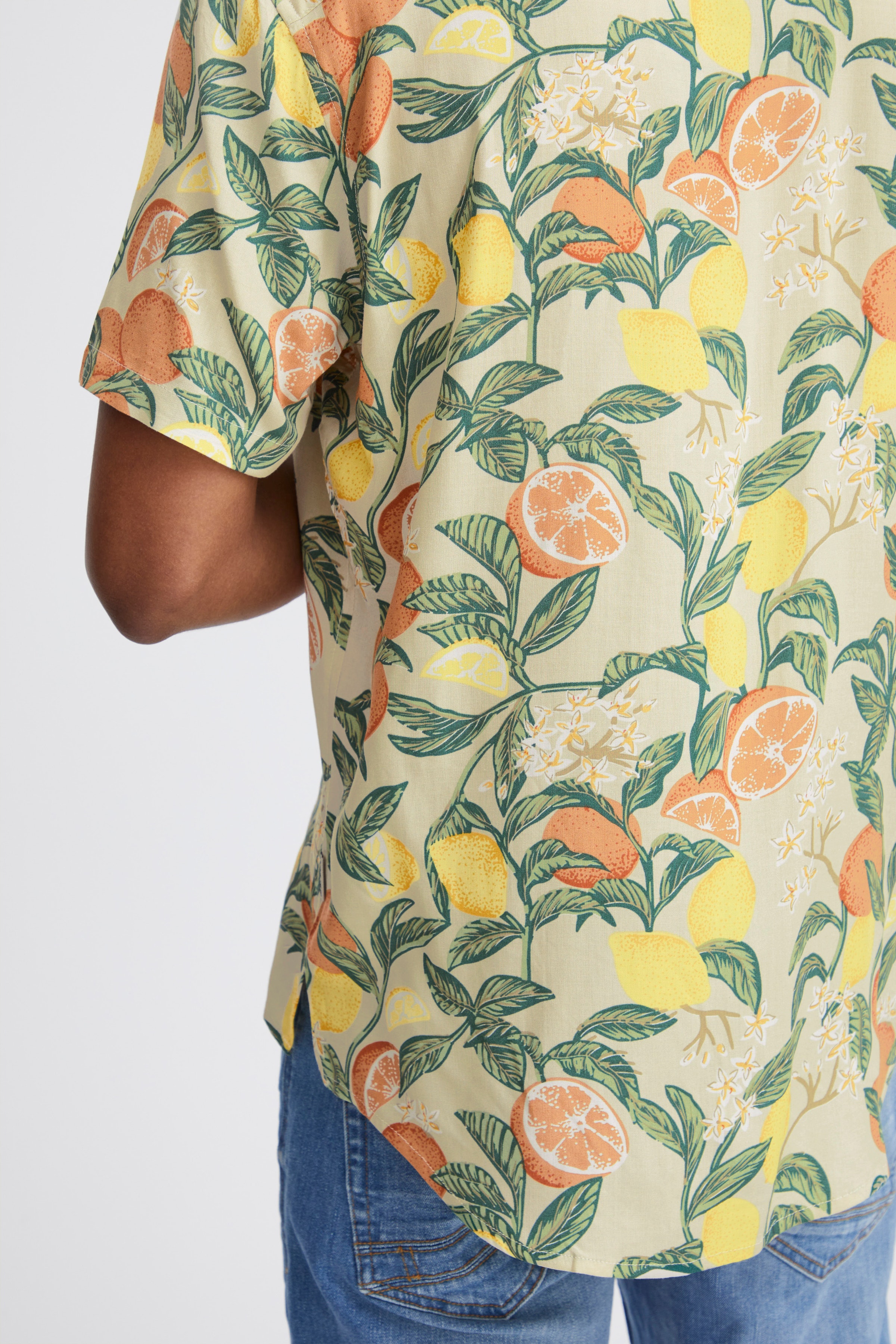 Short sleeved shirt LOOKBOOK DETAIL 20717063-141107