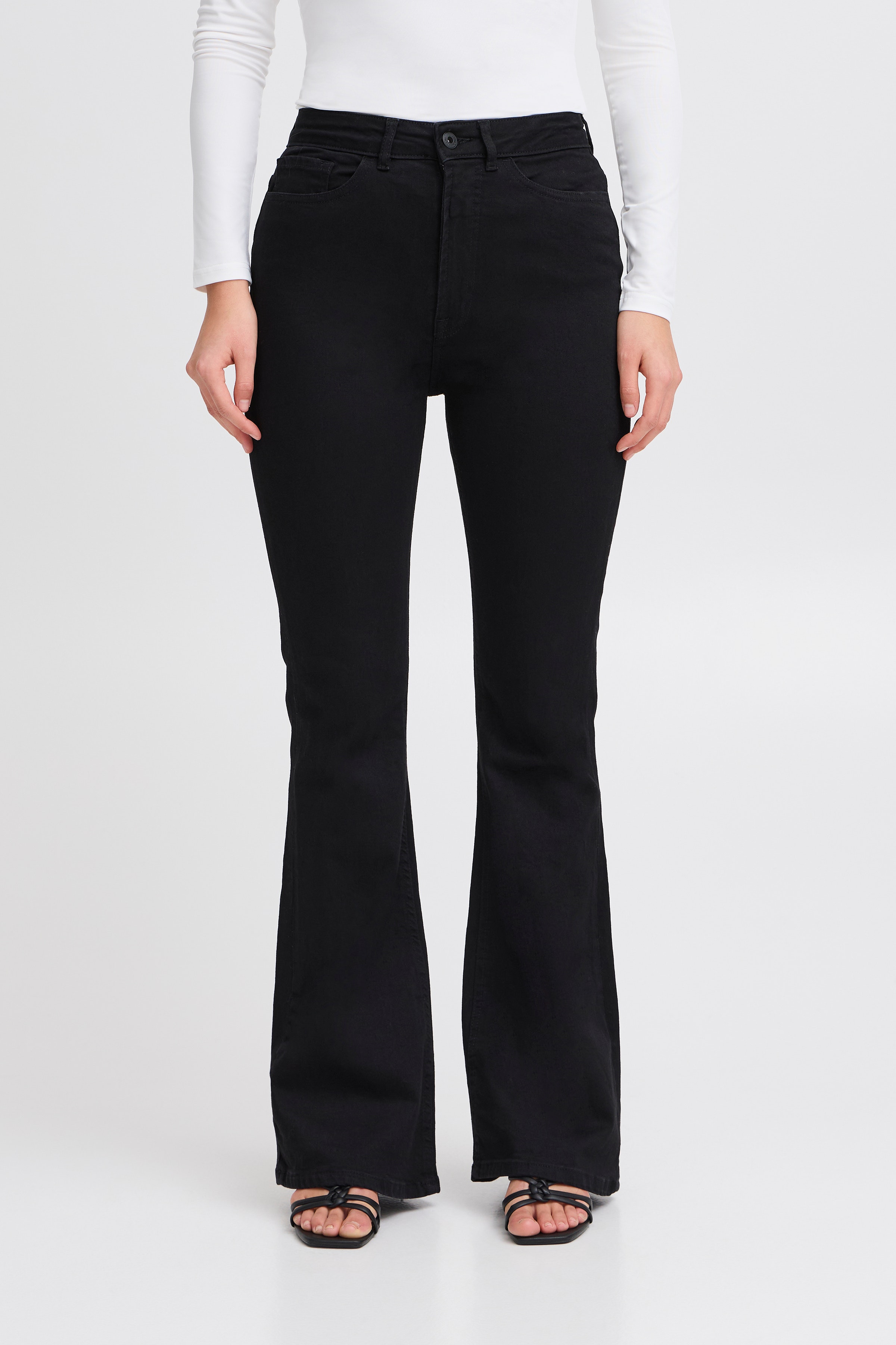 IHTWIGGY FLAIRED HIGH WAIST Jeans LOOKBOOK FRONT 20122437-194008