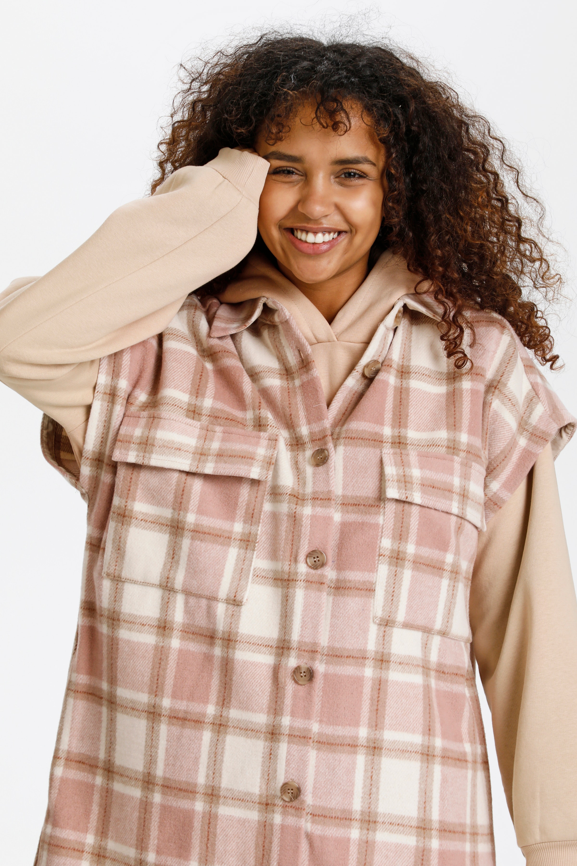 CRTara OZ West

 LOOKBOOK DETAIL 10650616-101858