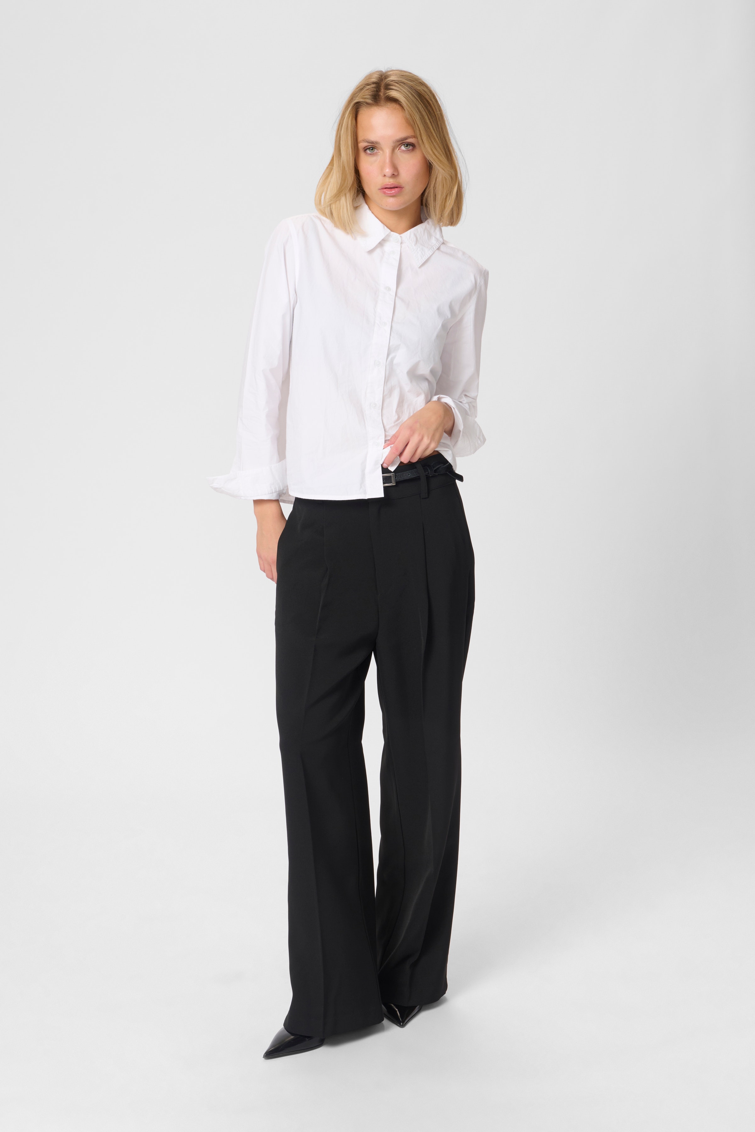 28 THE TAILORED HIGH PANT LOOKBOOK FRONT 10703971-100031