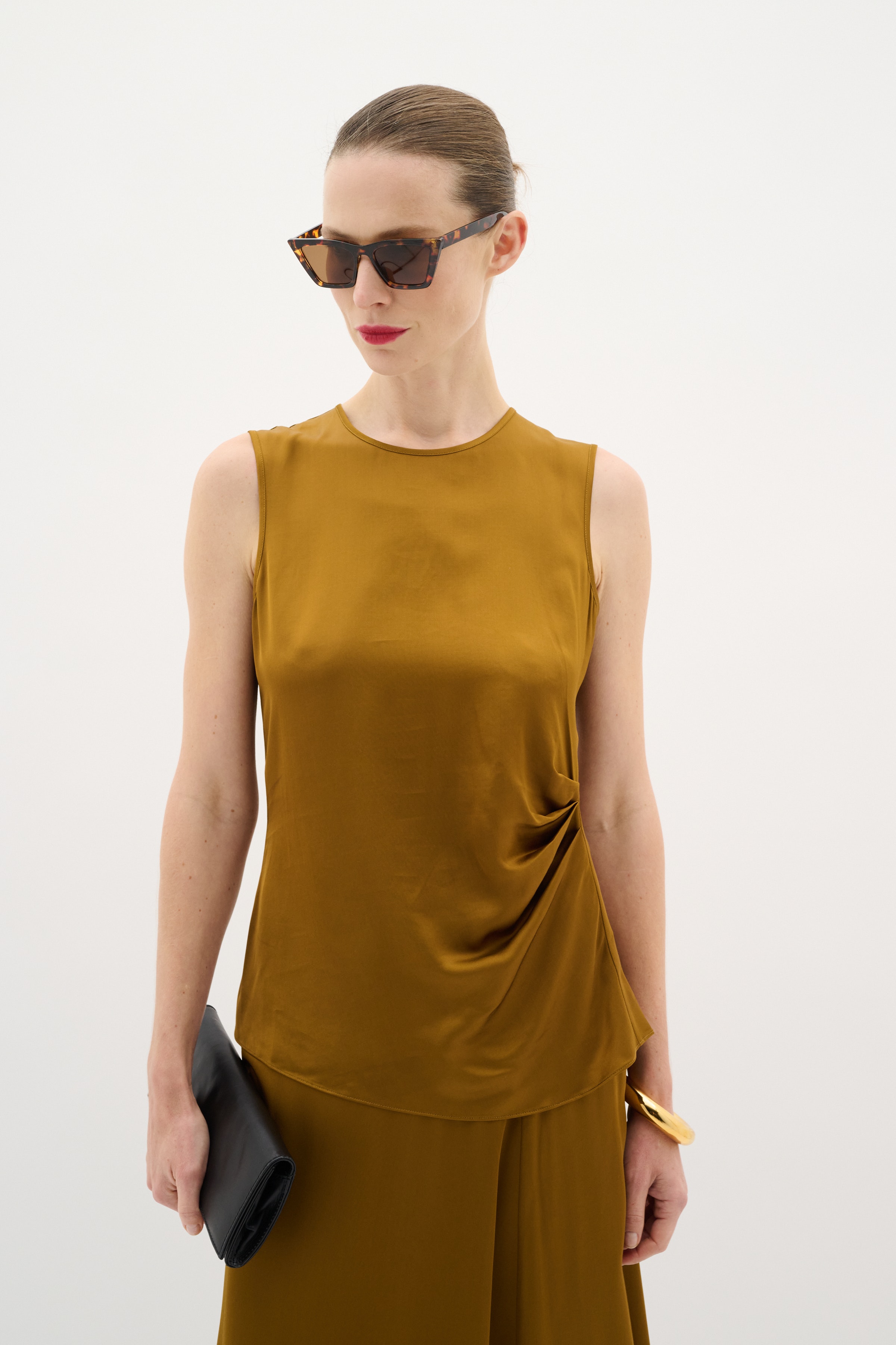 KaylaIW Top LOOKBOOK FRONT 30110549-180840