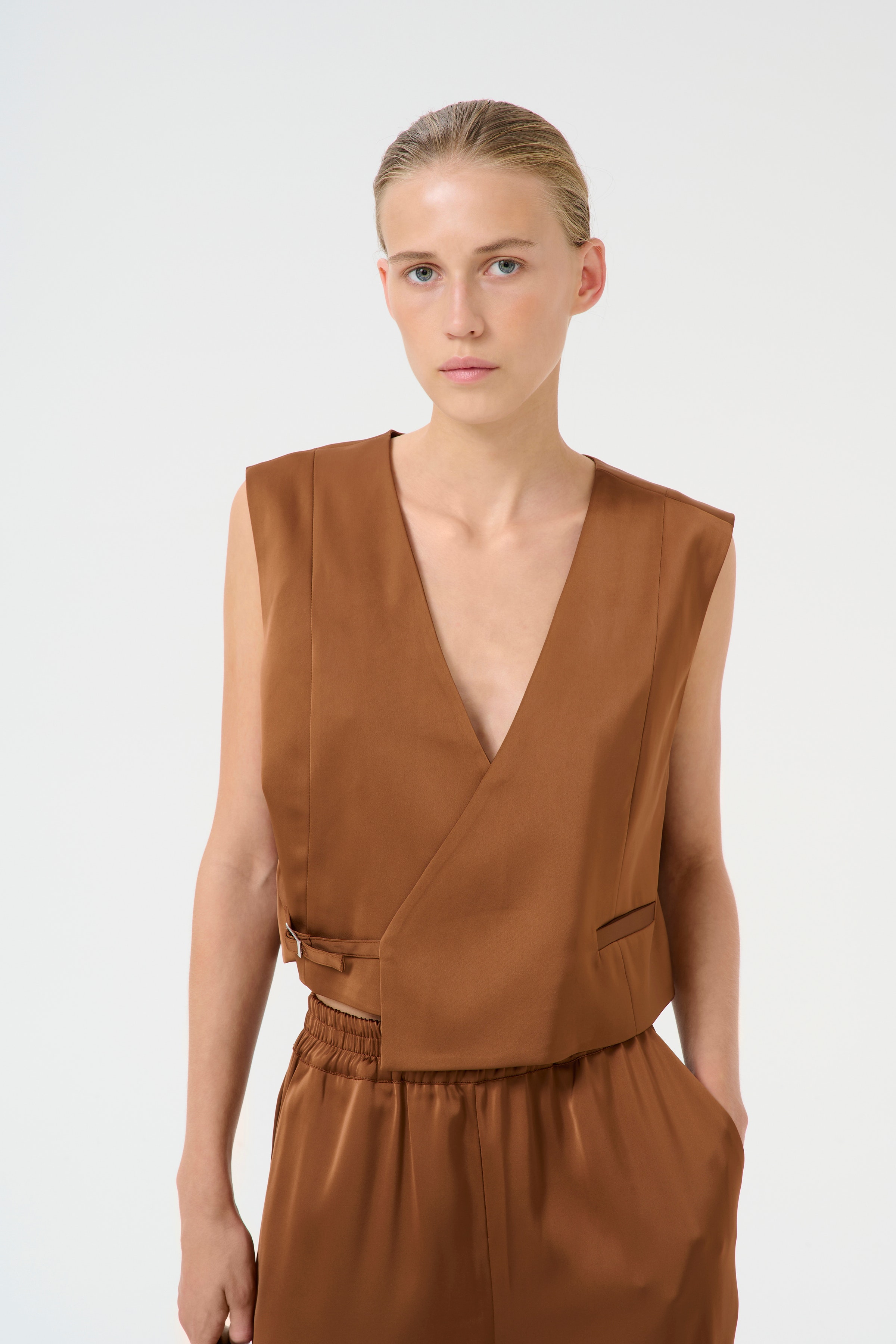 GZlia Vest LOOKBOOK FRONT 10910236-191227