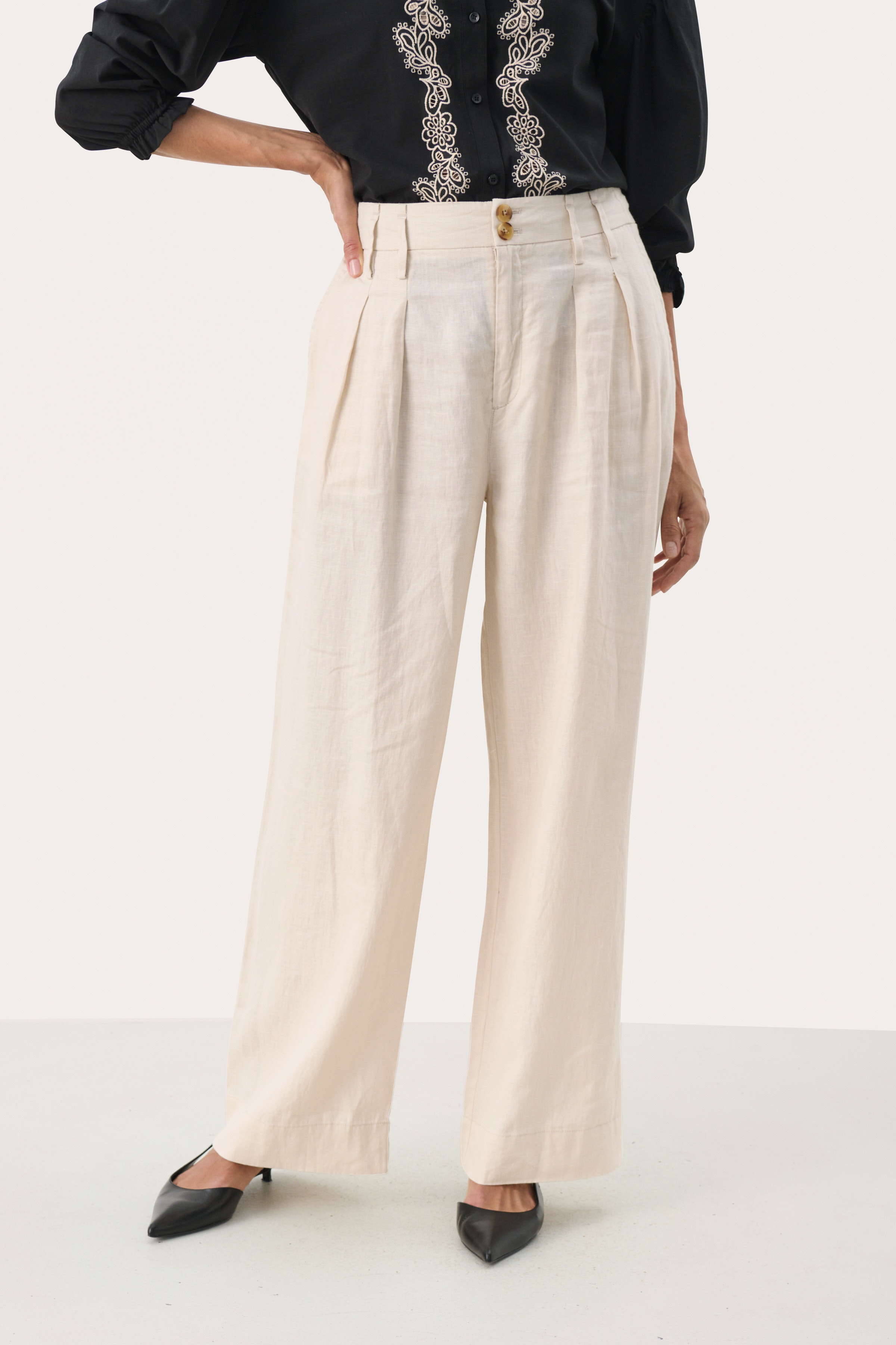 NanatiPW Linen Trousers LOOKBOOK FRONT 30309385-130400