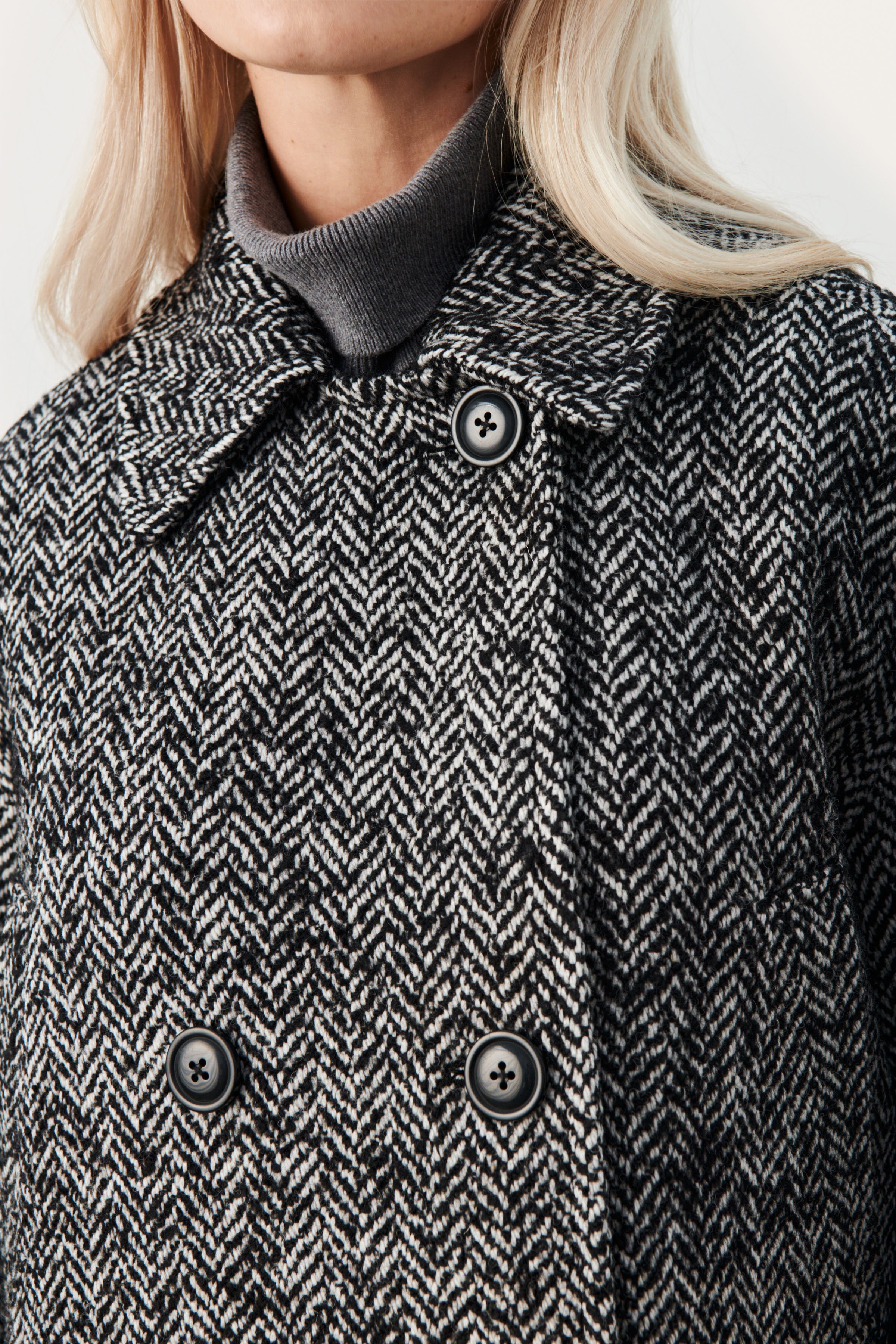 CiaraPW Coat LOOKBOOK DETAIL 30308213-300805