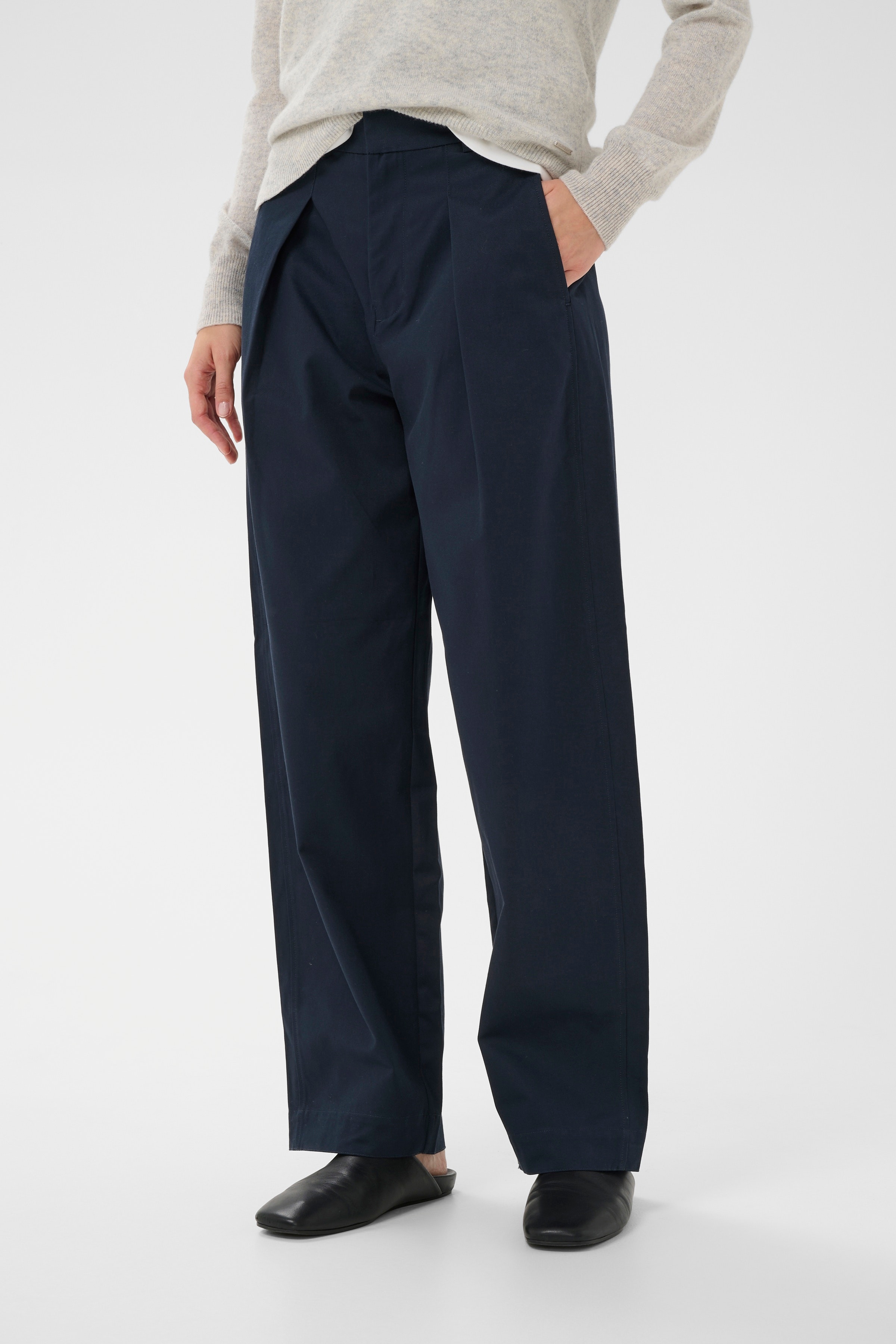 TinikkaIW Hose LOOKBOOK FRONT 30111163-300005