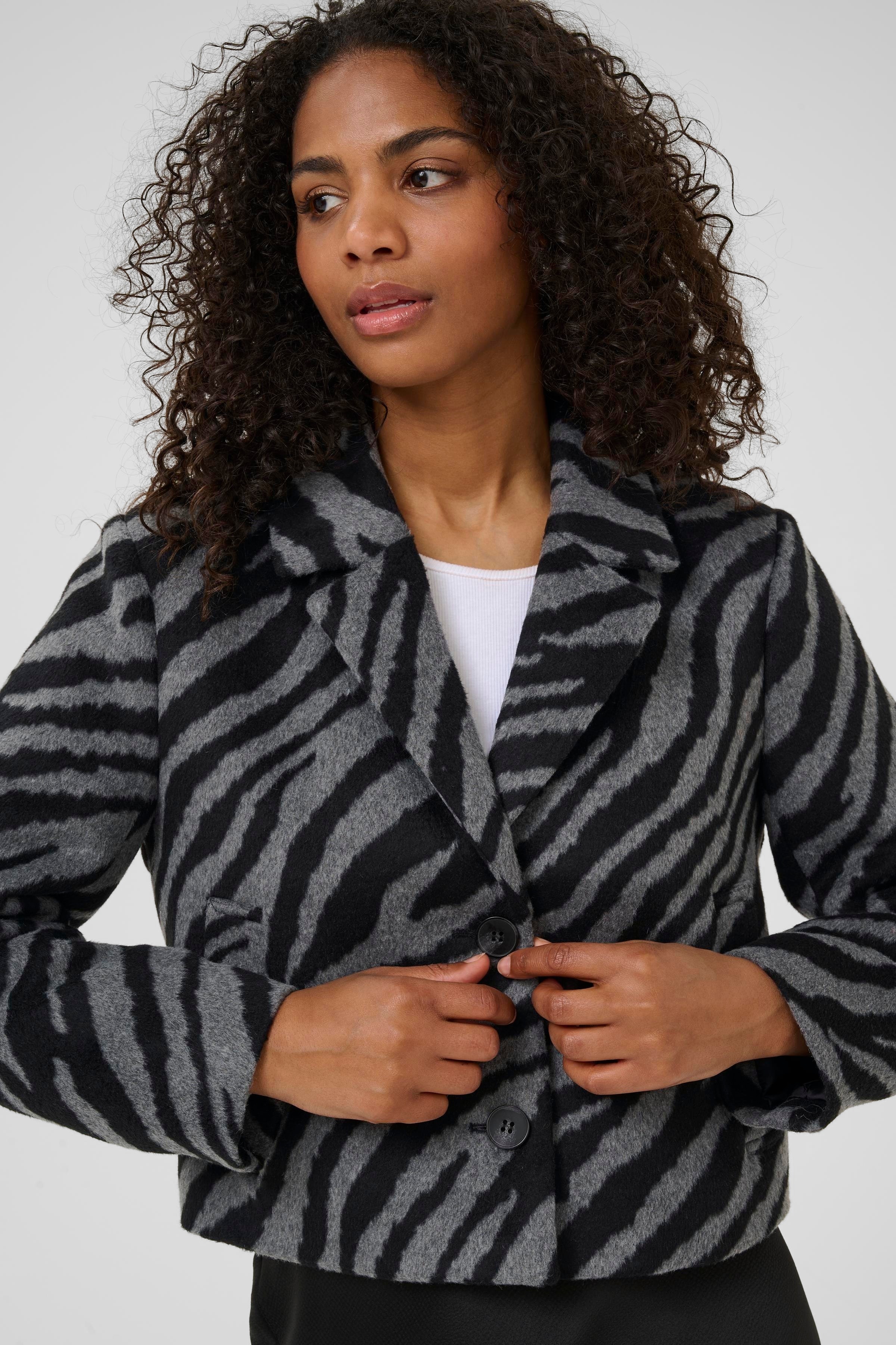 KAtora Outerwear LOOKBOOK DETAIL 10510259-107856