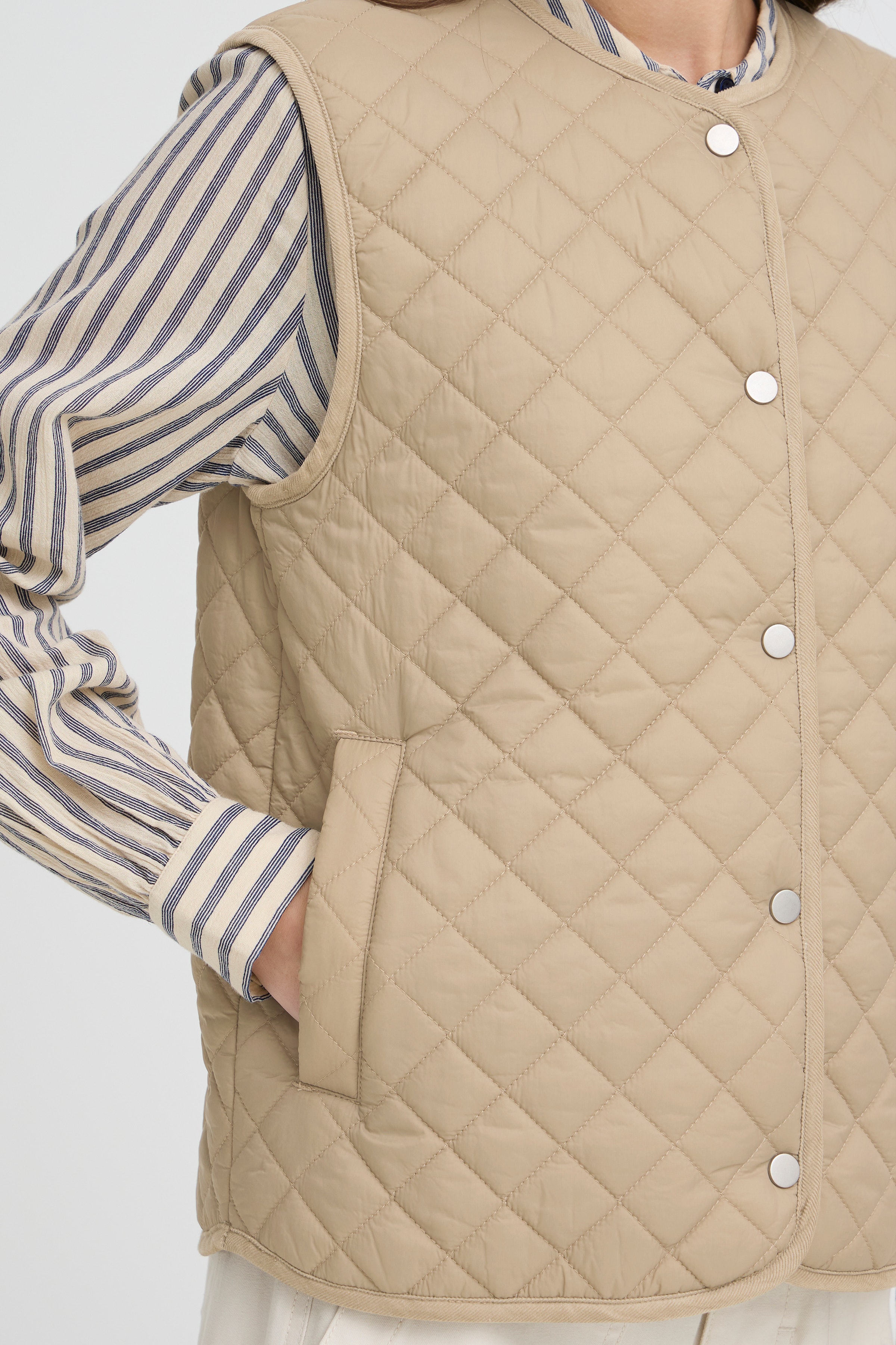 BYBERTA Weste oberbekleidung LOOKBOOK DETAIL 20818517-171109