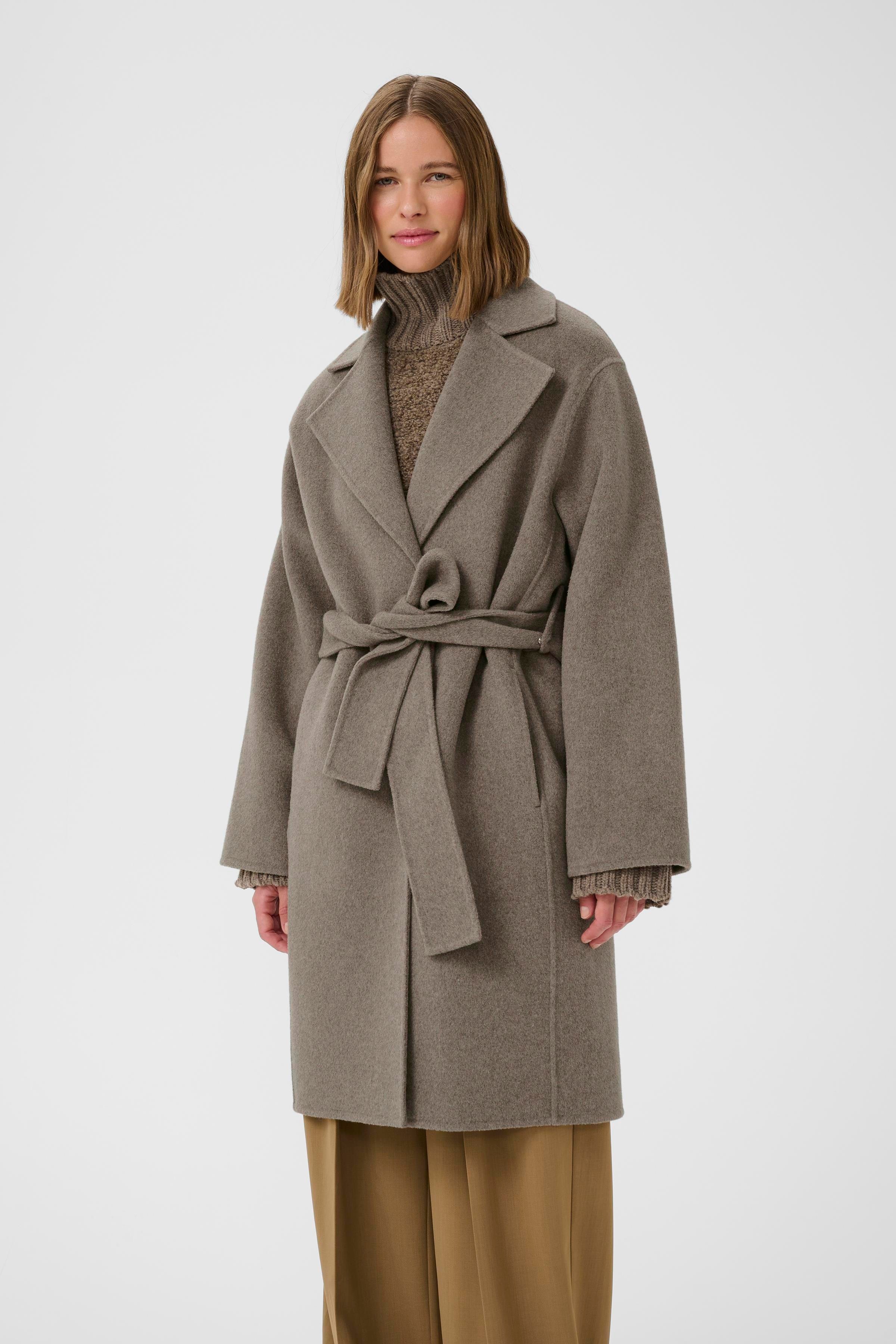 YillaIW Coat LOOKBOOK FRONT 30110609-1813041