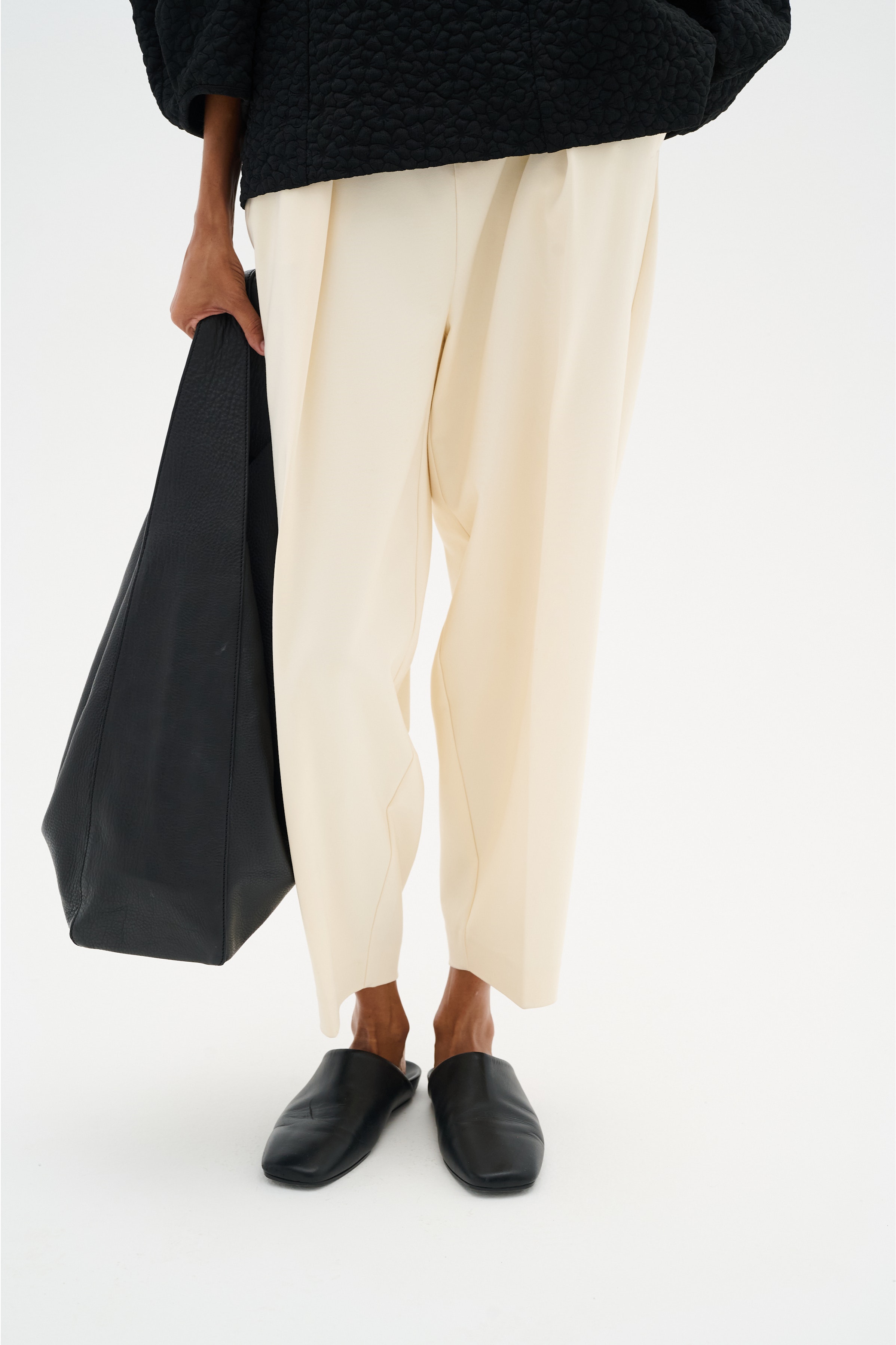 ZellaIW Barrel Trousers LOOKBOOK FRONT 30107207-120000