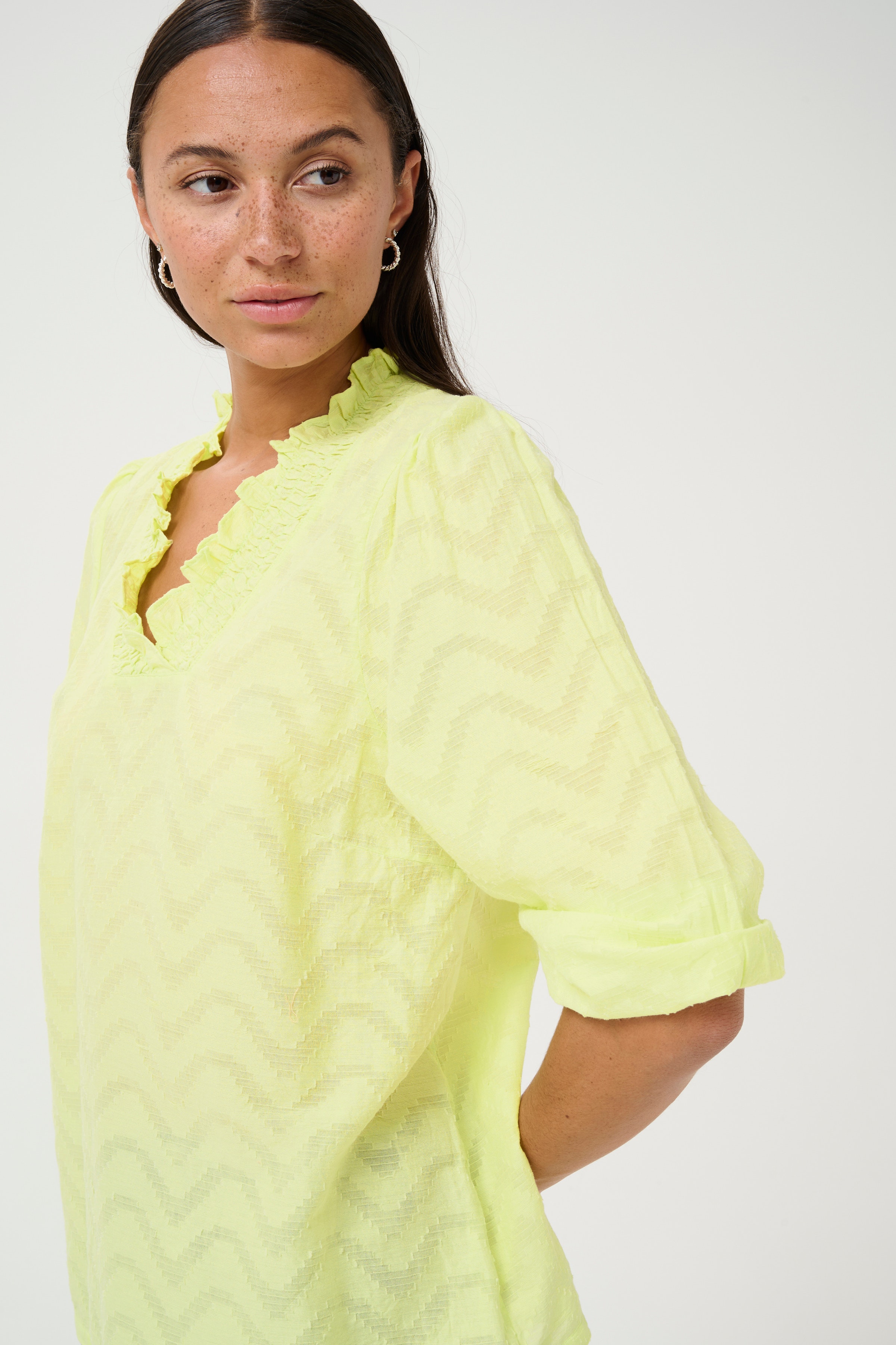 KAvictoria Bluse LOOKBOOK DETAIL 10509753-130324