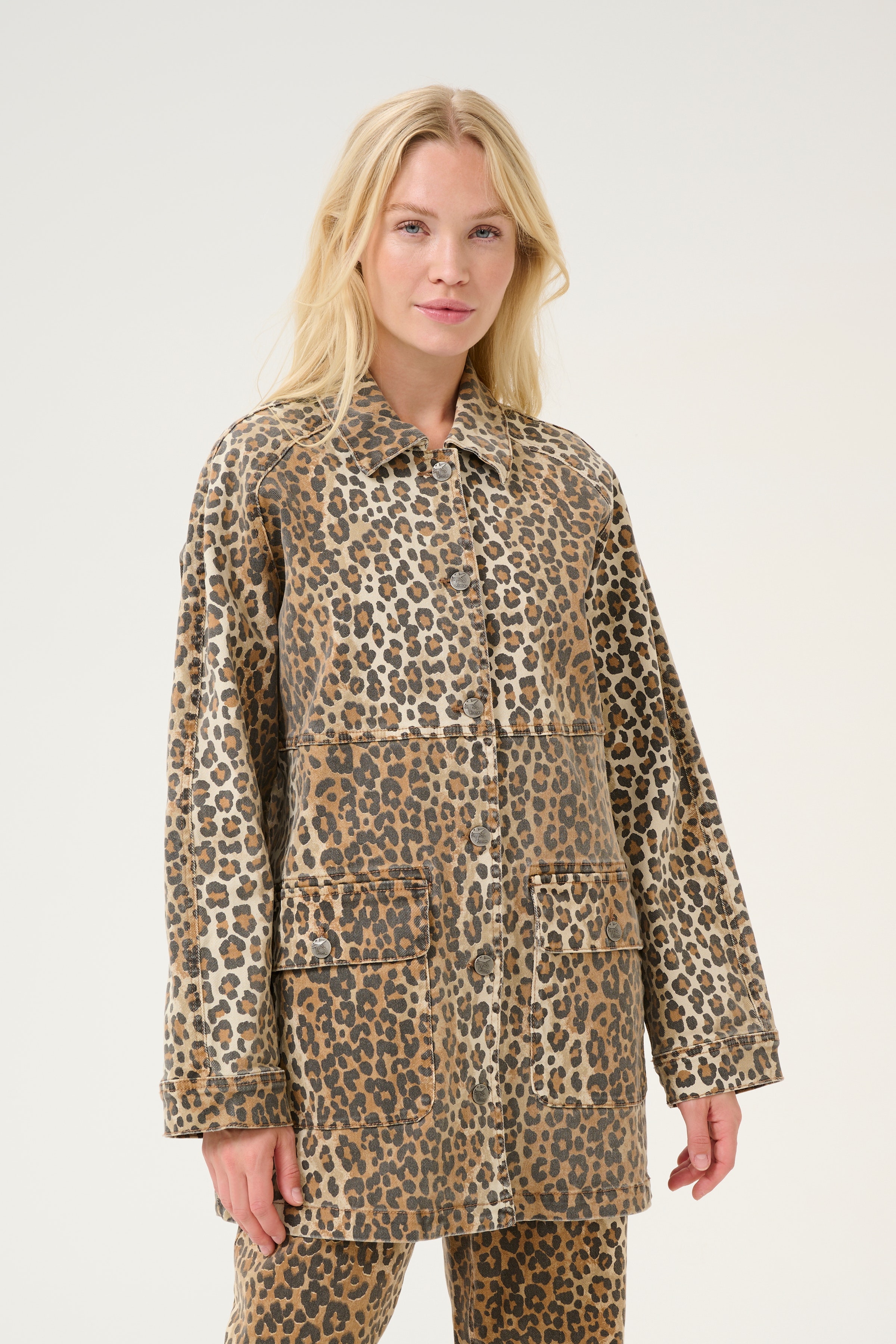 CUaliena Leopard Skjortejakke LOOKBOOK FRONT 50111657-107355