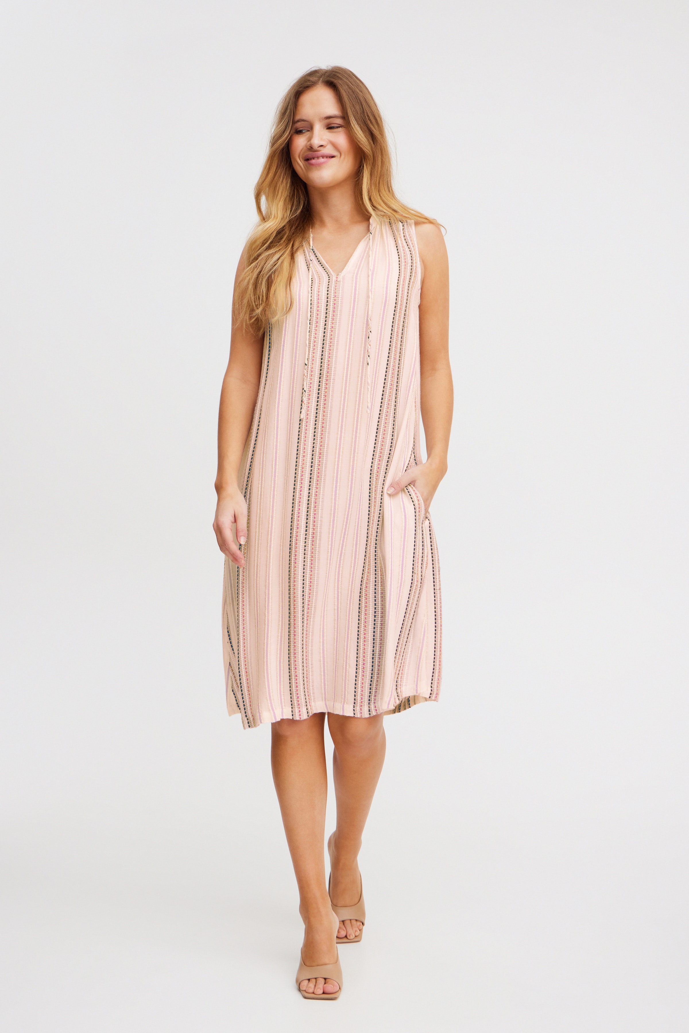 PZELIZA Kjole LOOKBOOK FRONT 50208057-203271