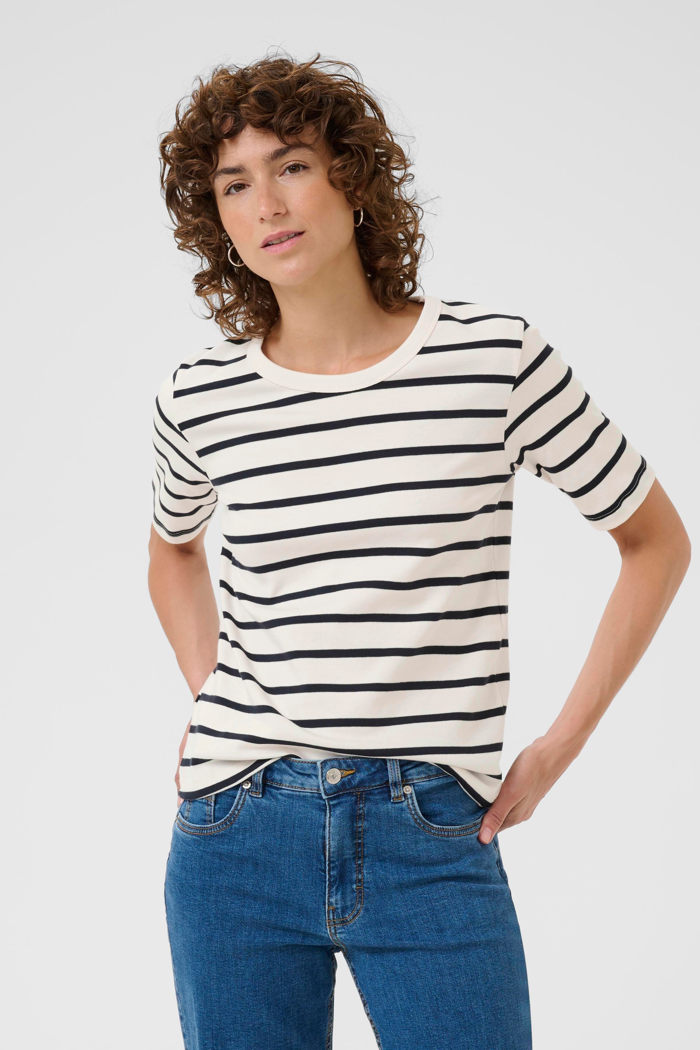RatanaPW T-shirt LOOKBOOK FRONT 30309870-303998