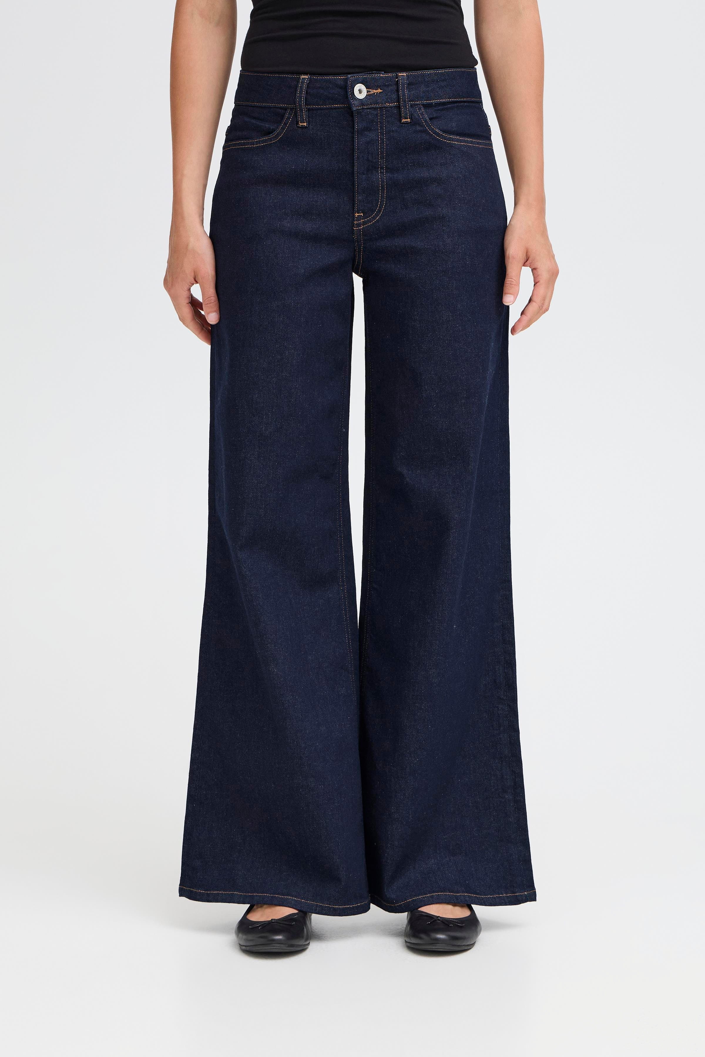 IHTWIGGY WIDE Jeans LOOKBOOK FRONT 20119022-900000209