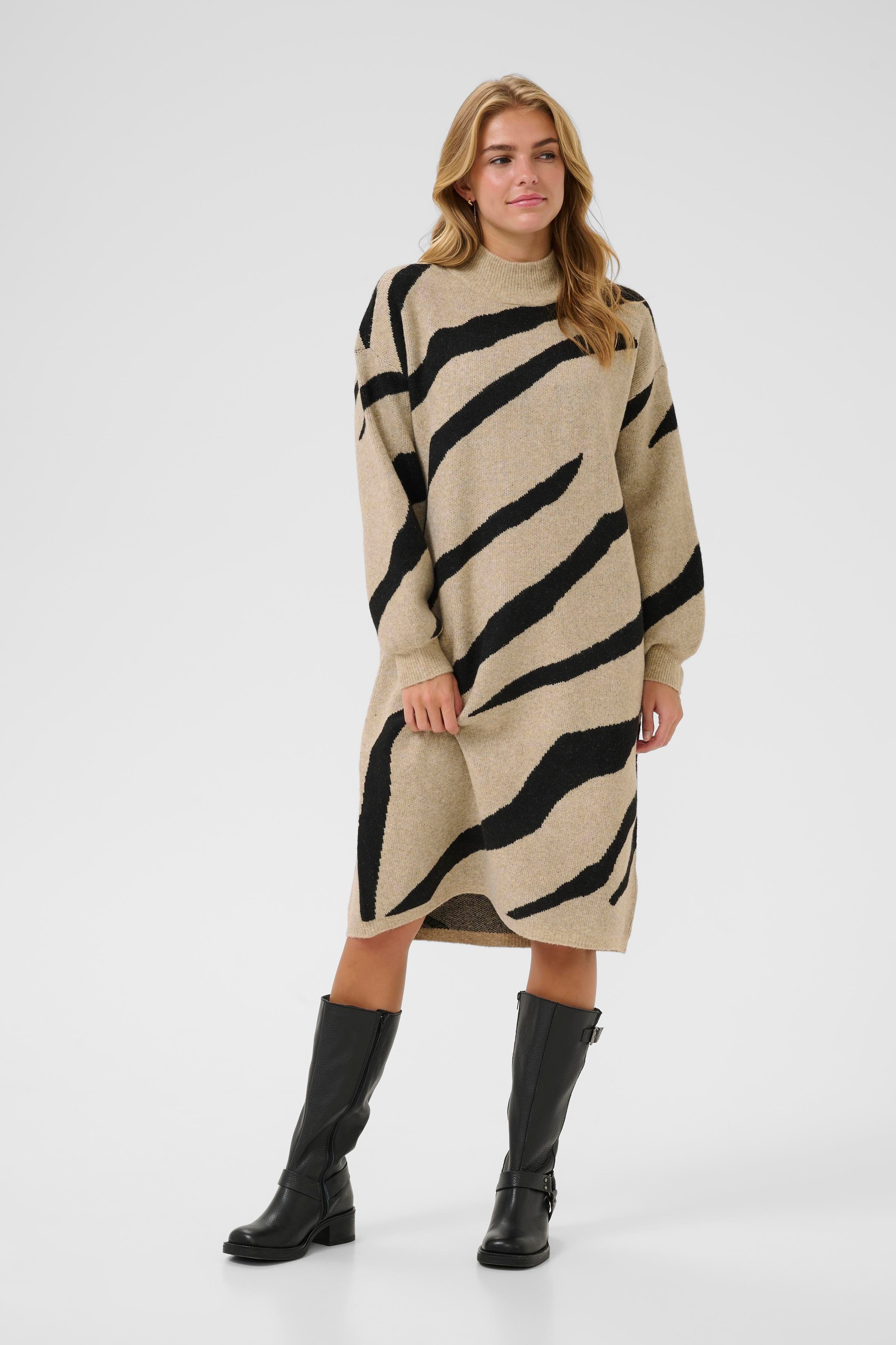 KAwilma Klänning LOOKBOOK FRONT 10511321-109016
