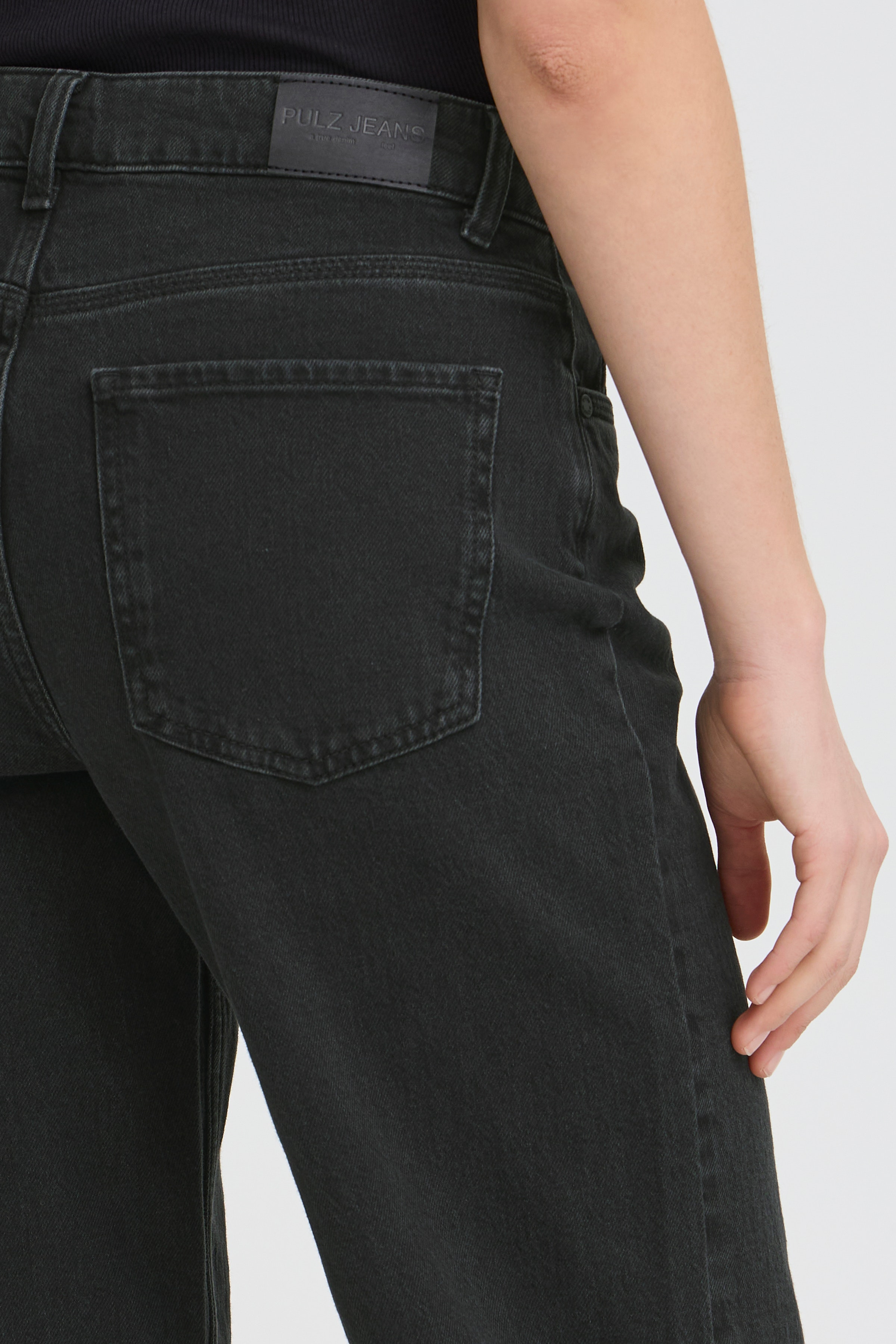 PZVEGA HW JEANS WIDE LEG LOOKBOOK DETAIL 50207173-200004