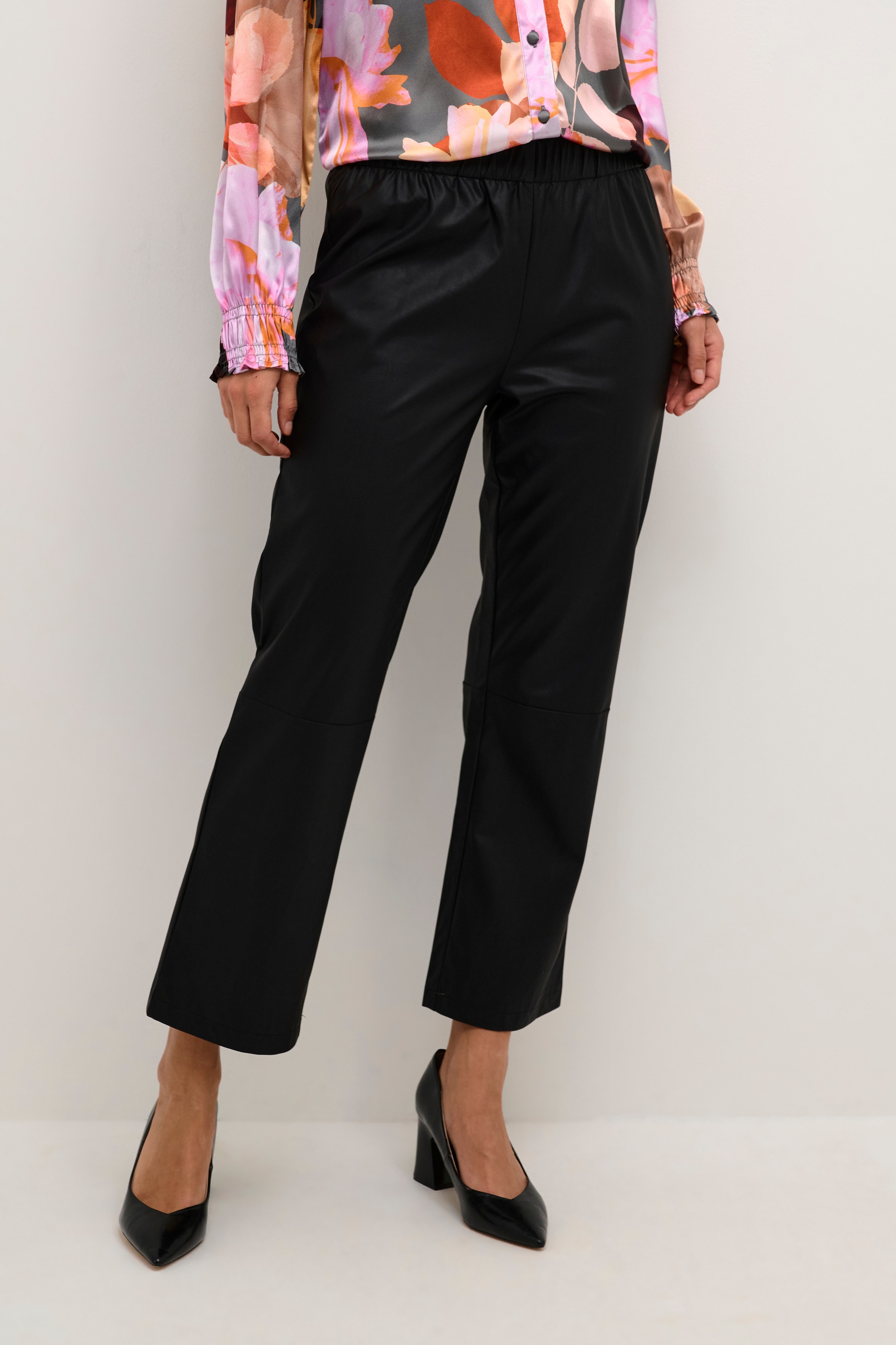 CUcassandra Leader pants LOOKBOOK FRONT 50110073-500012