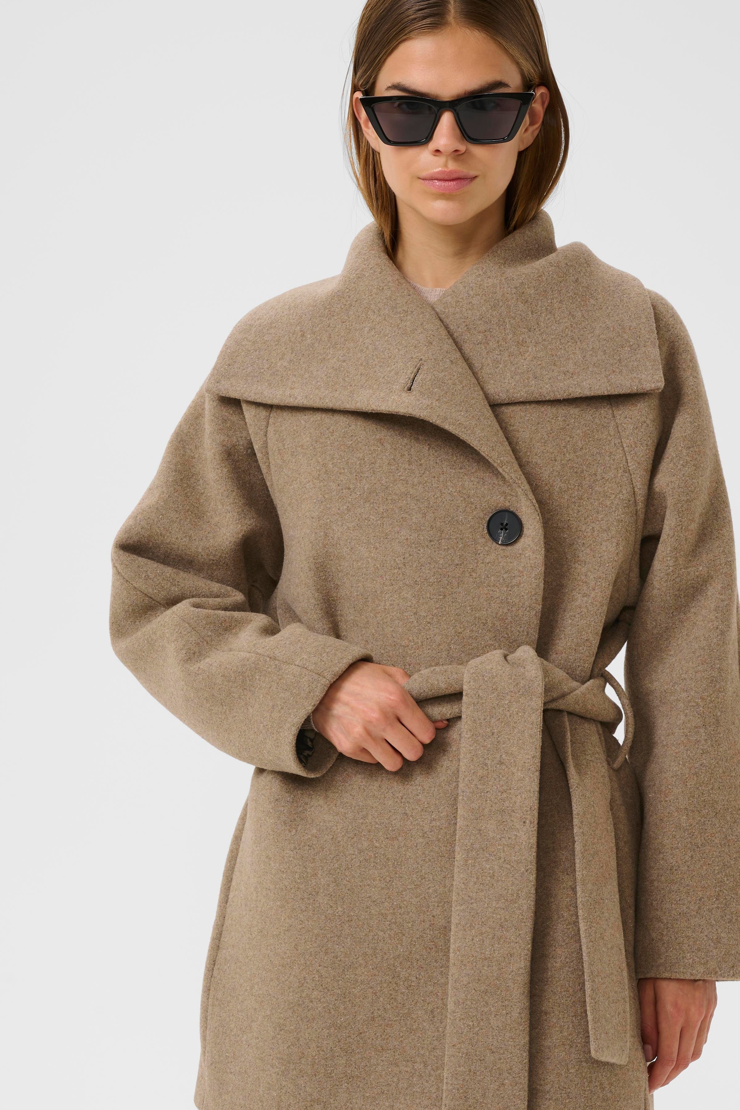 YunahIW Coat LOOKBOOK DETAIL 30110611-1813041