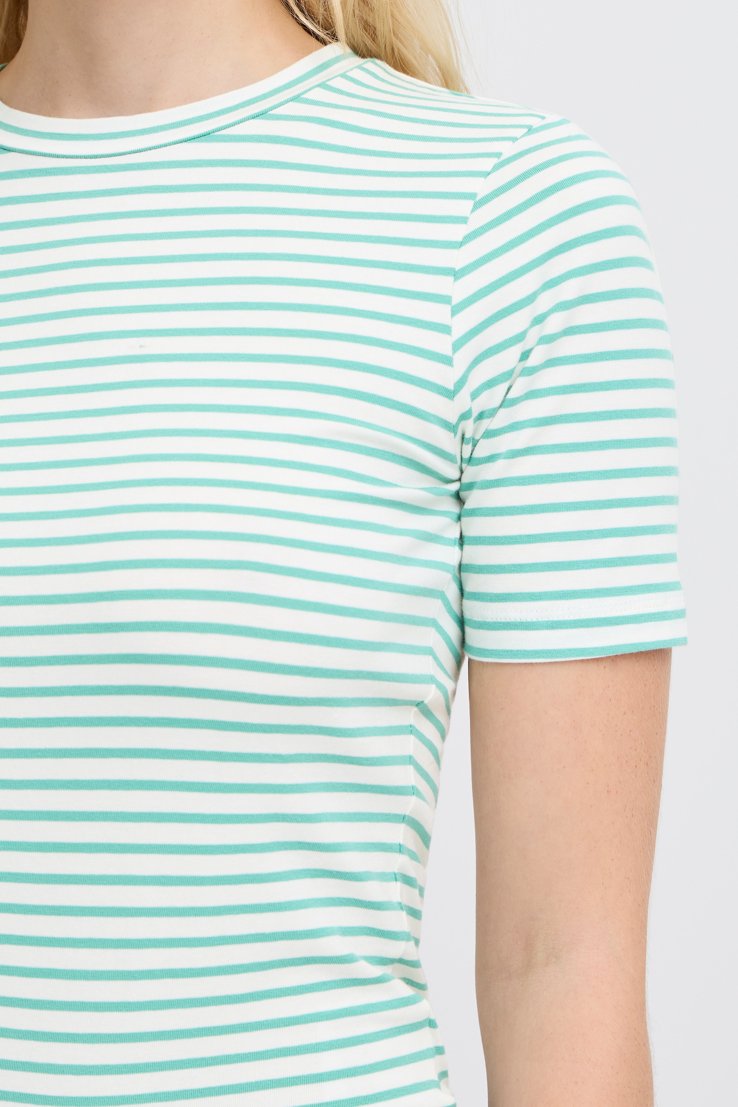 IHMIRA T-shirt LOOKBOOK DETAIL 20122522-204200