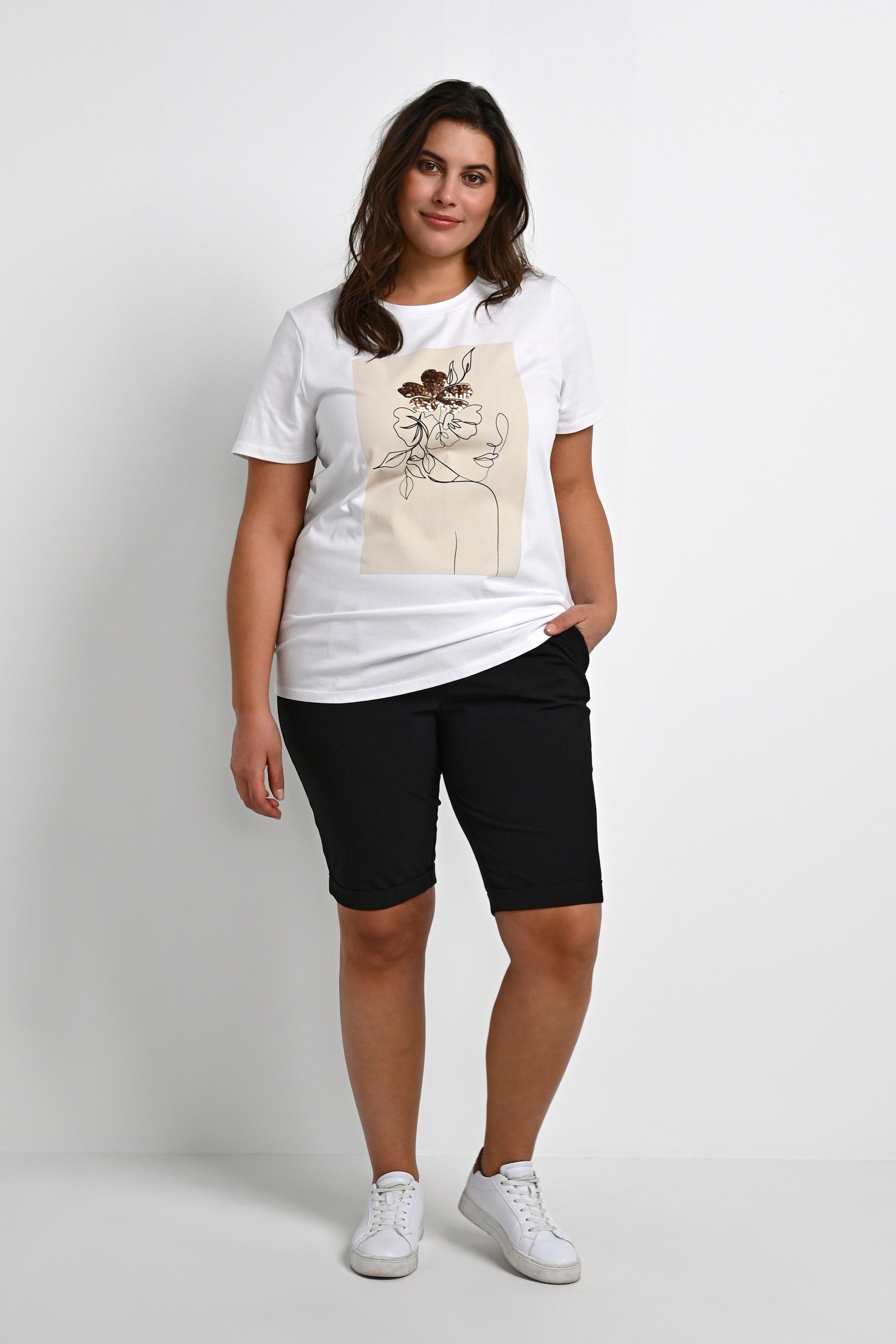 KCsally T-shirt LOOKBOOK FRONT 10580826-102657