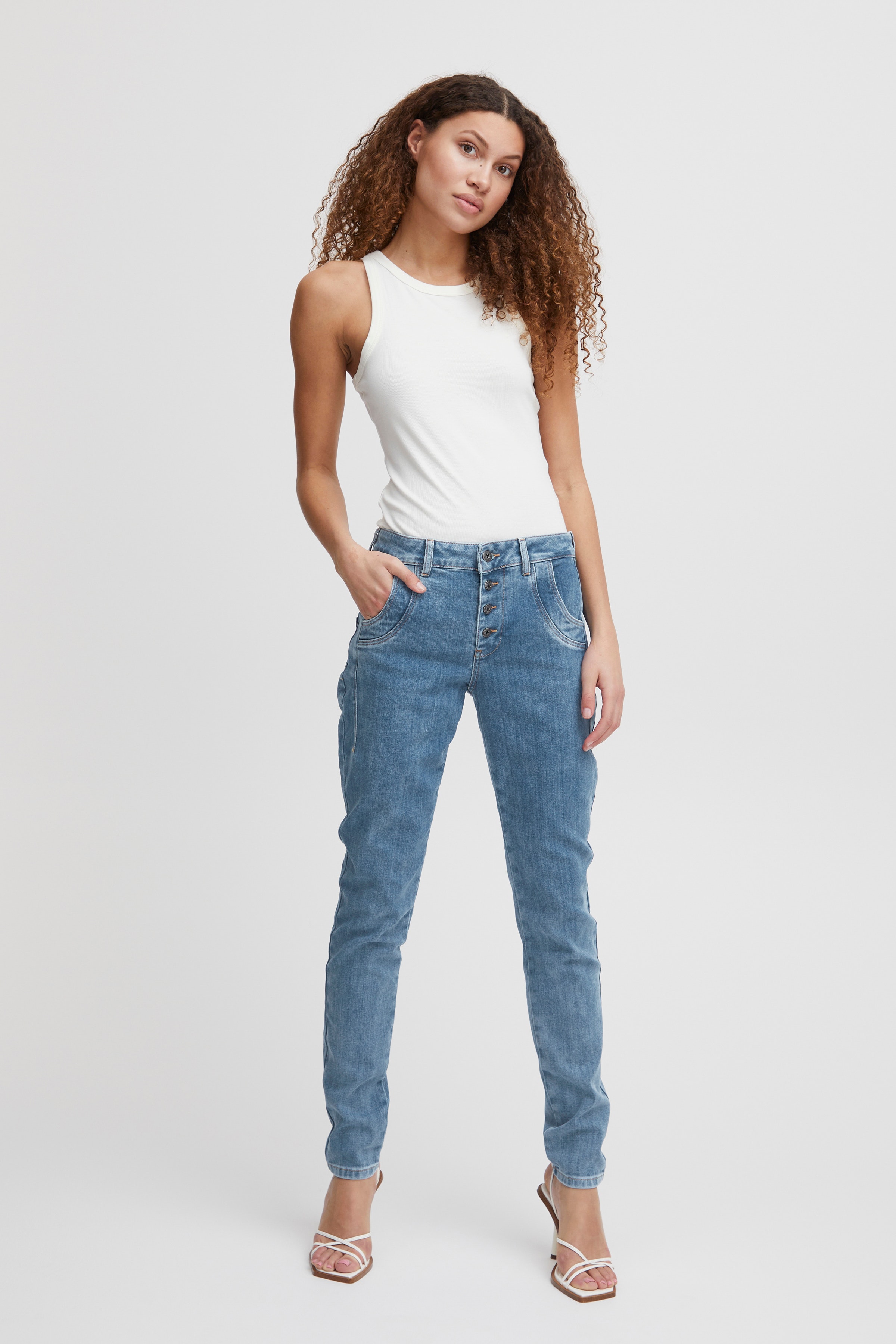 PZMELINA Loose Jeans Skinny Leg LOOKBOOK FRONT 50207184-200008