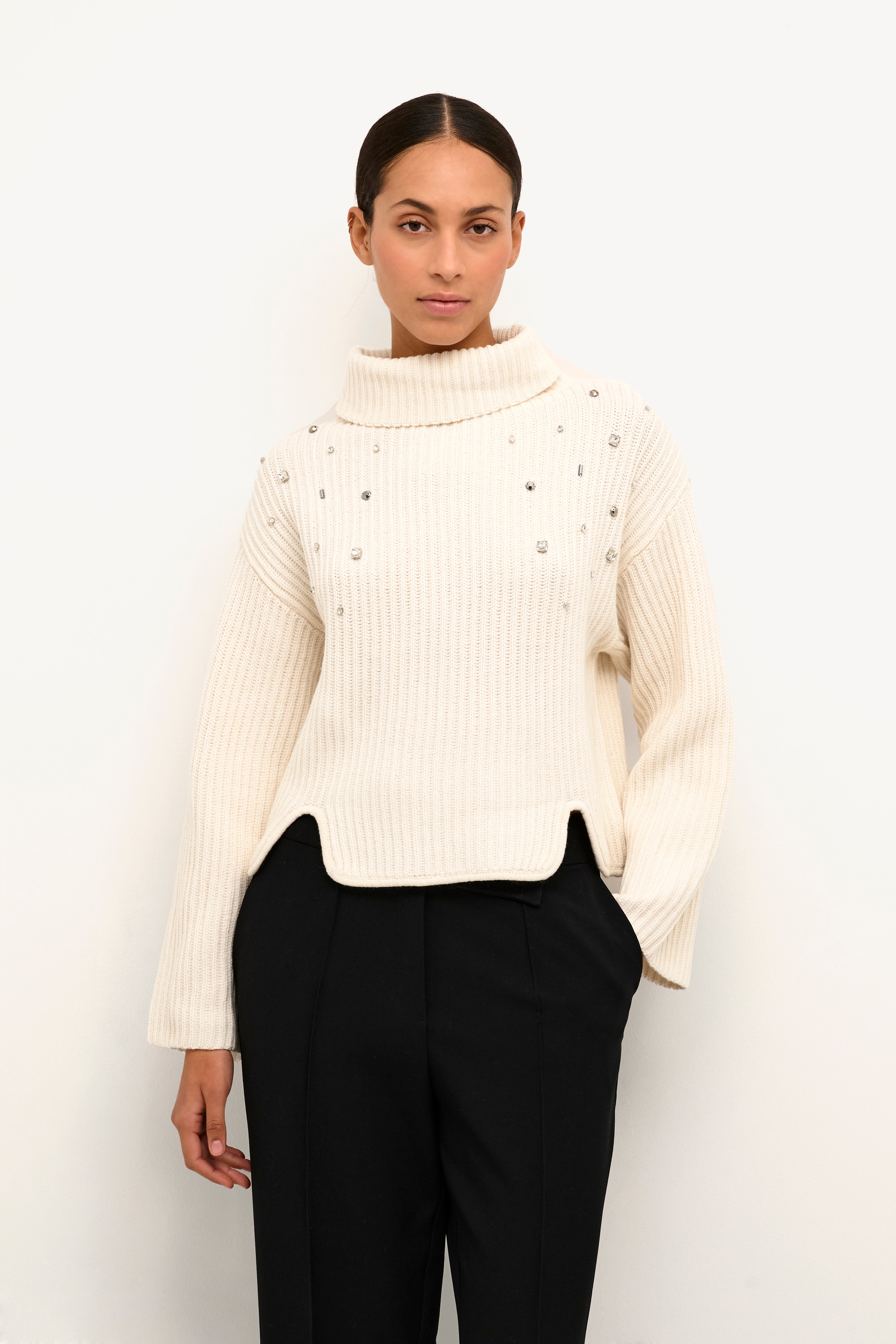 LulaKB Pullover LOOKBOOK FRONT 10104702-110103