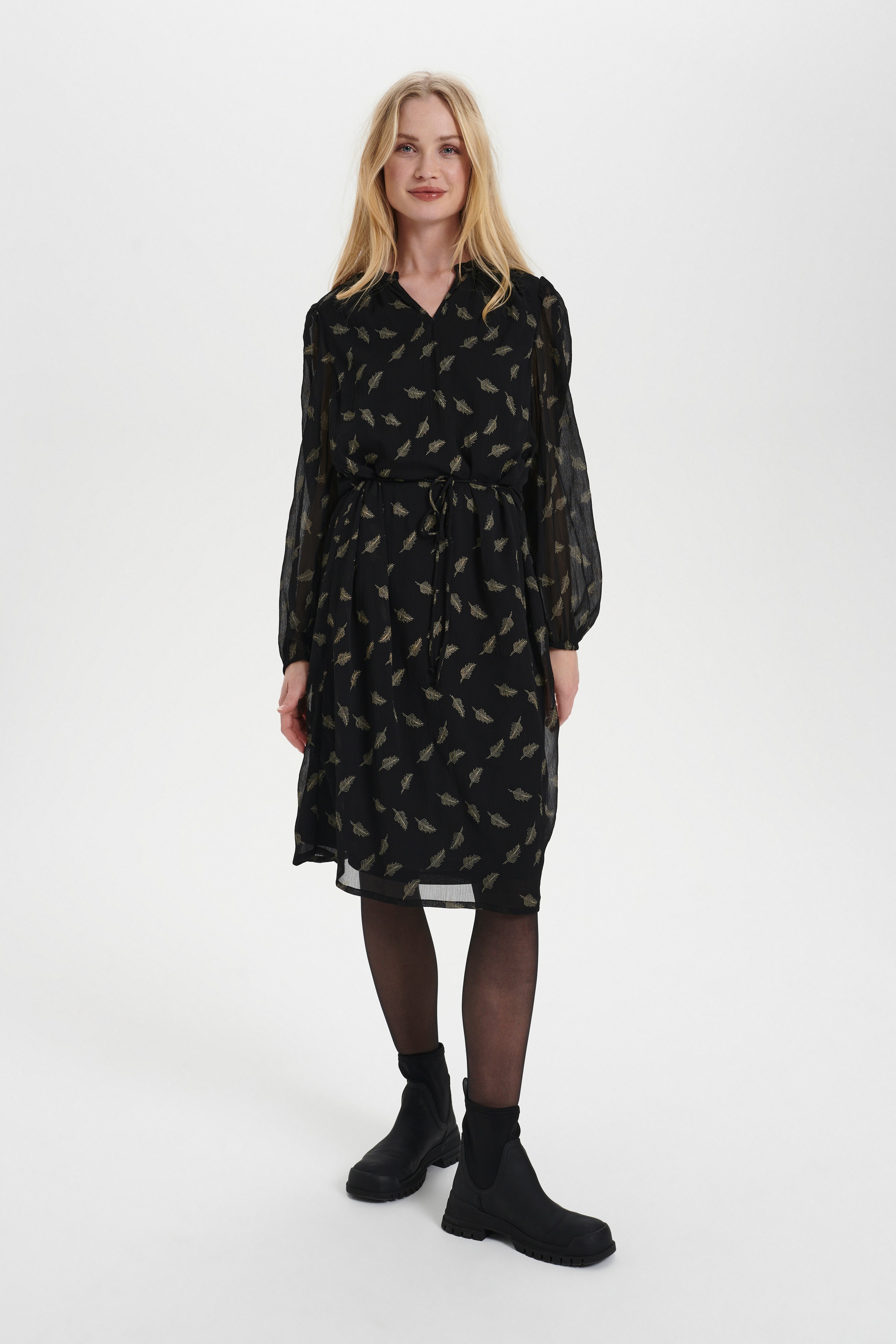 JamiiSZ Dress

 LOOKBOOK FRONT 30512089-600382