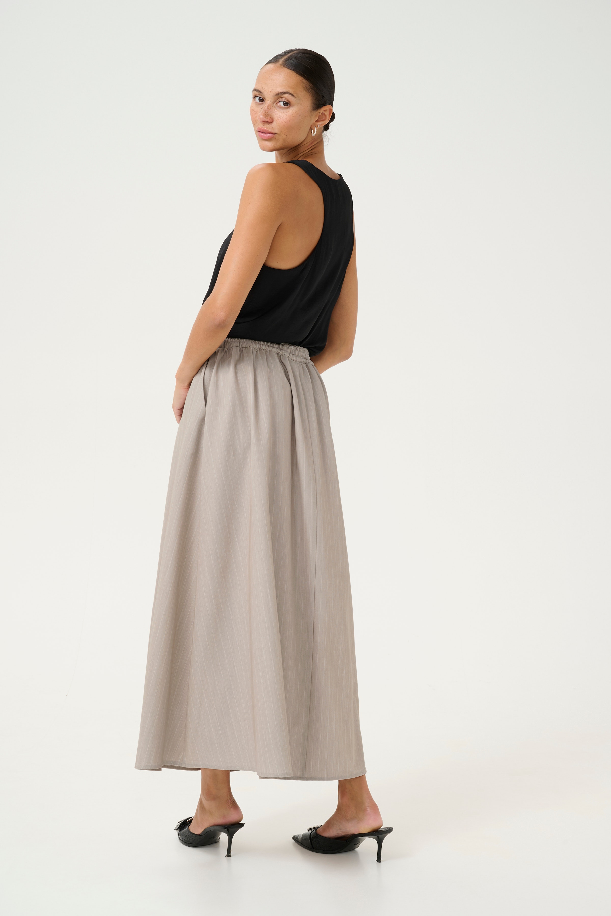 KAesther Skirt LOOKBOOK BACK 10509644-107069