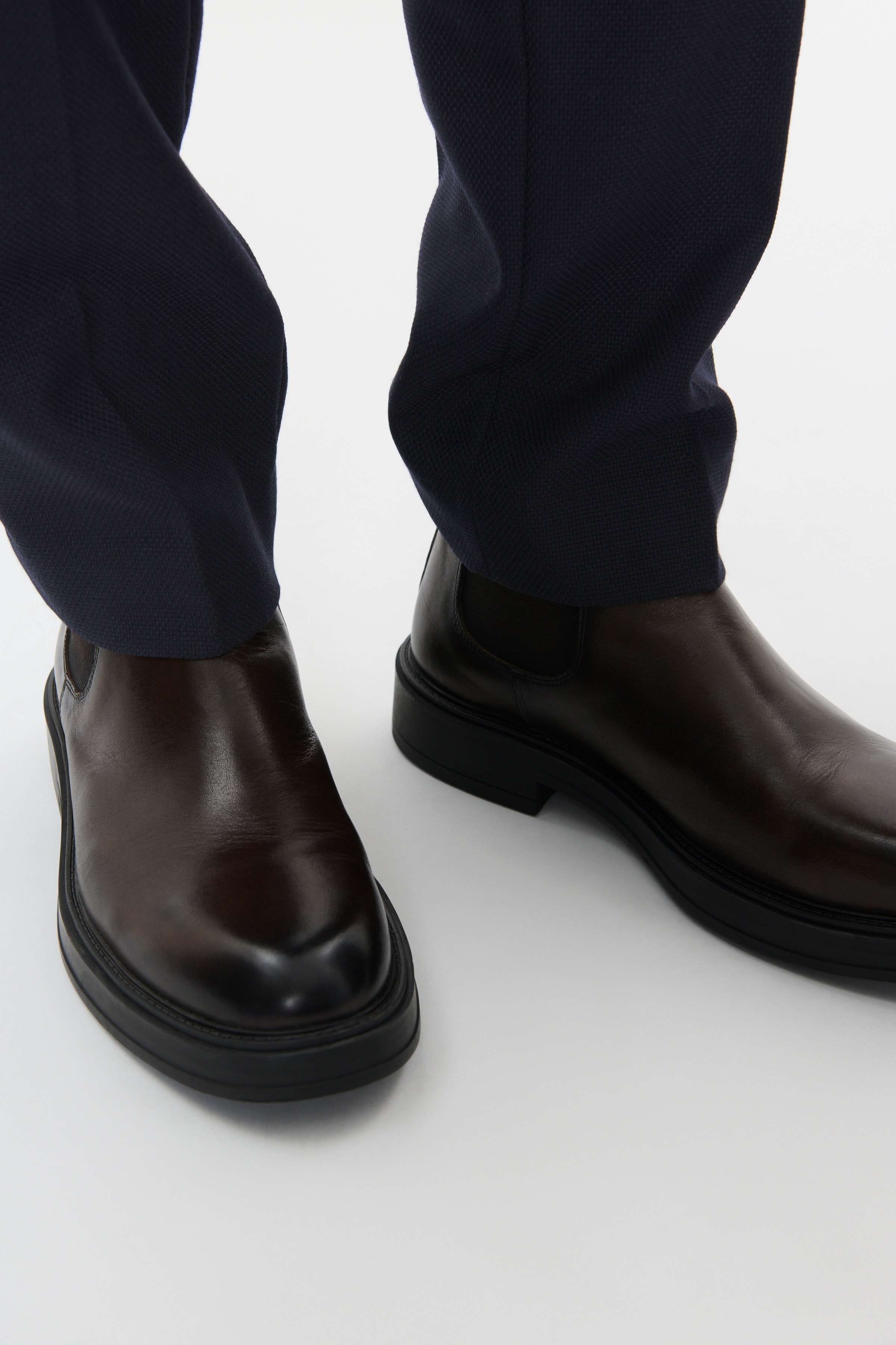 MARoger Leather Shoes

 LOOKBOOK DETAIL 30208738-191103