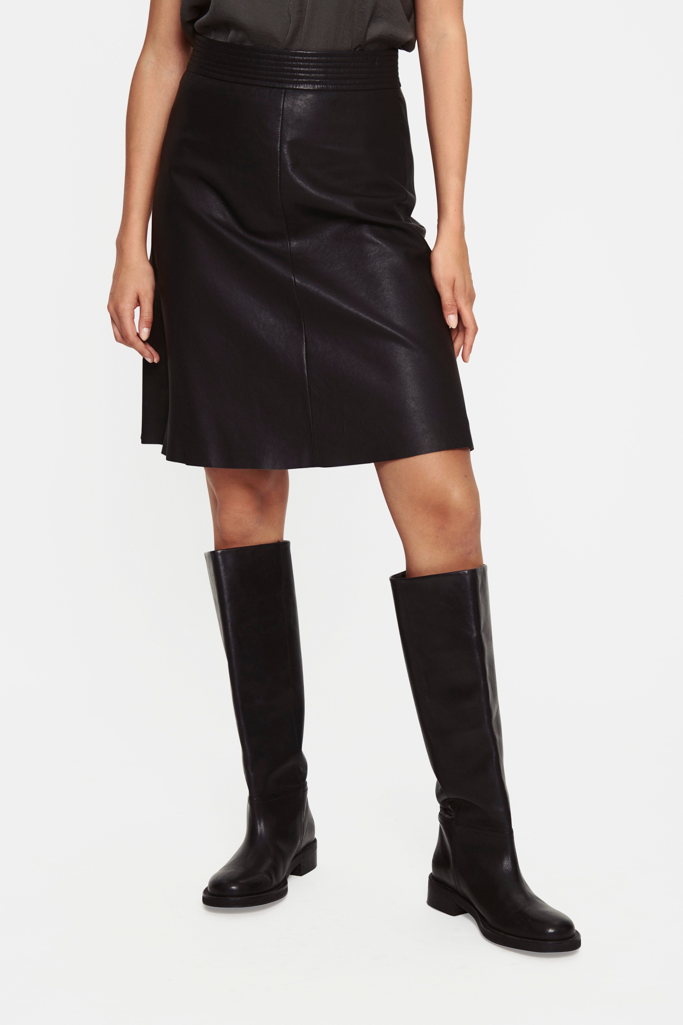 ReneeSZ Rok LOCATION NONE 30512269-193911