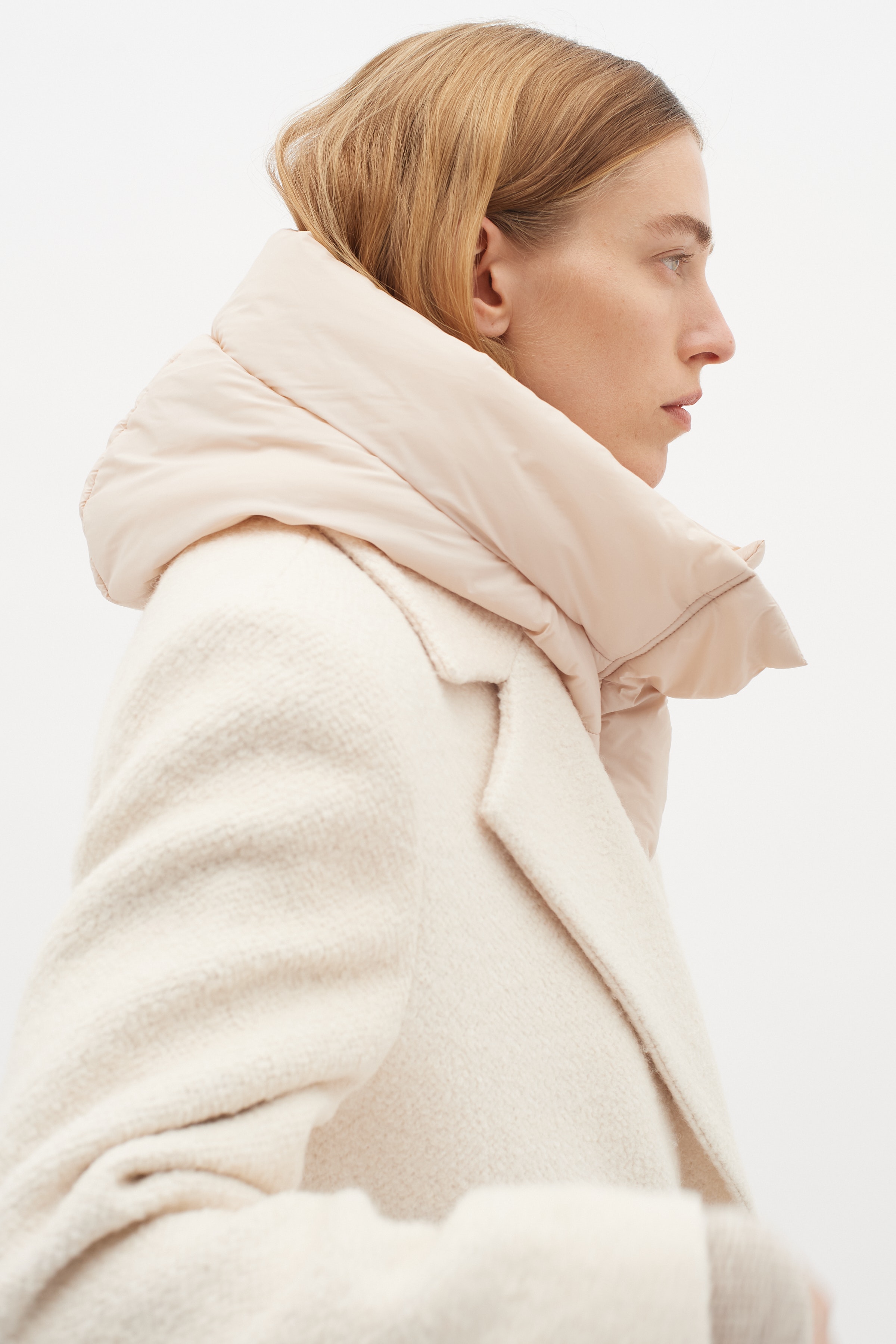 LilaIW Hood LOOKBOOK FRONT 30109563-130403