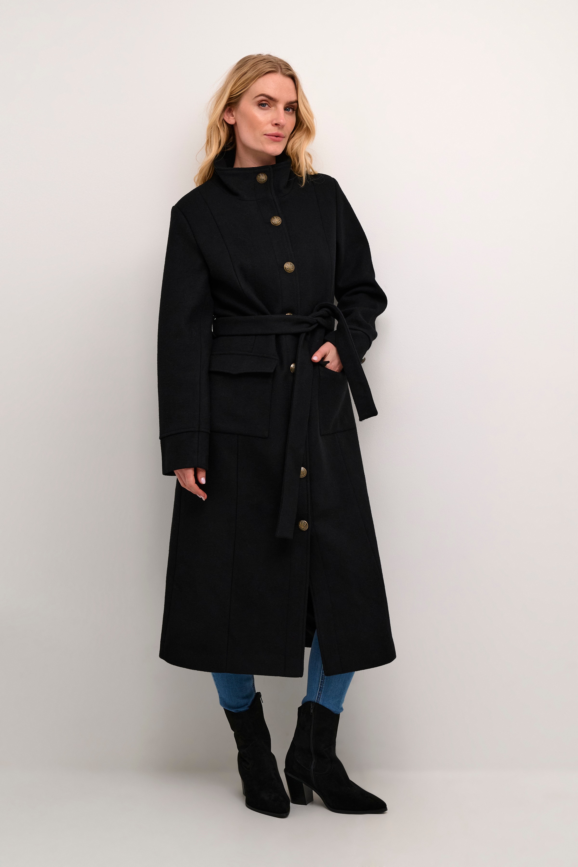 CRTova Coat LOOKBOOK FRONT 10613171-100120