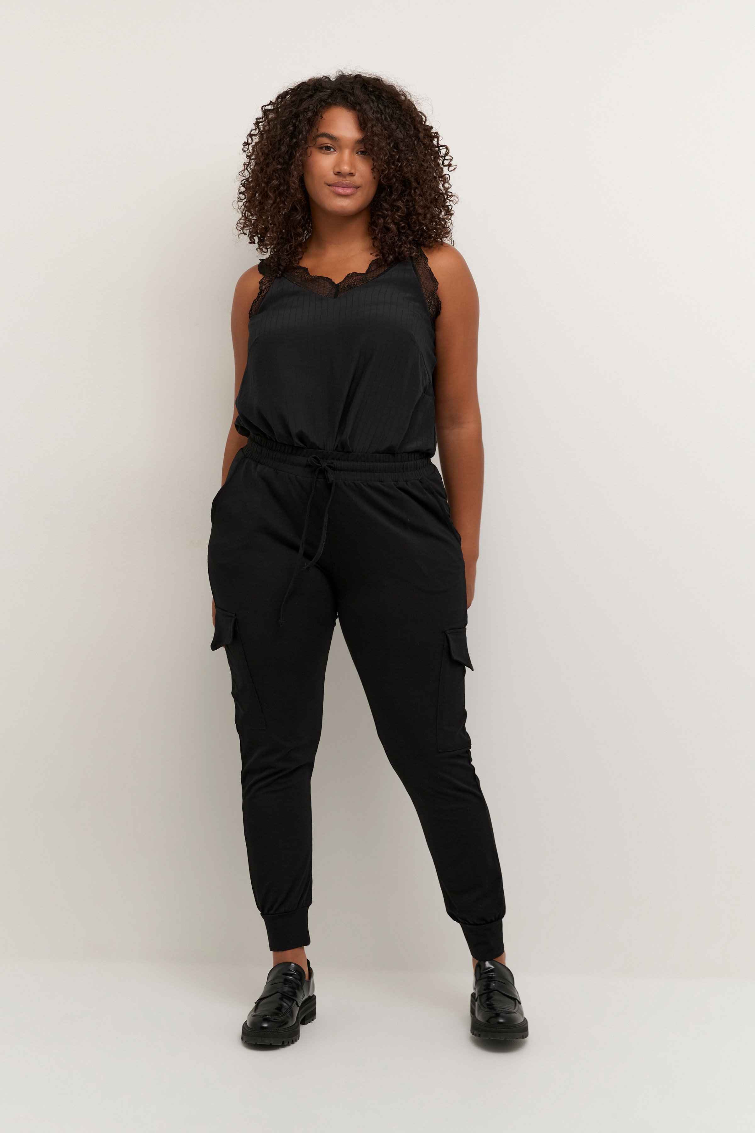 KCsine Hose LOOKBOOK FRONT 10580264-100121