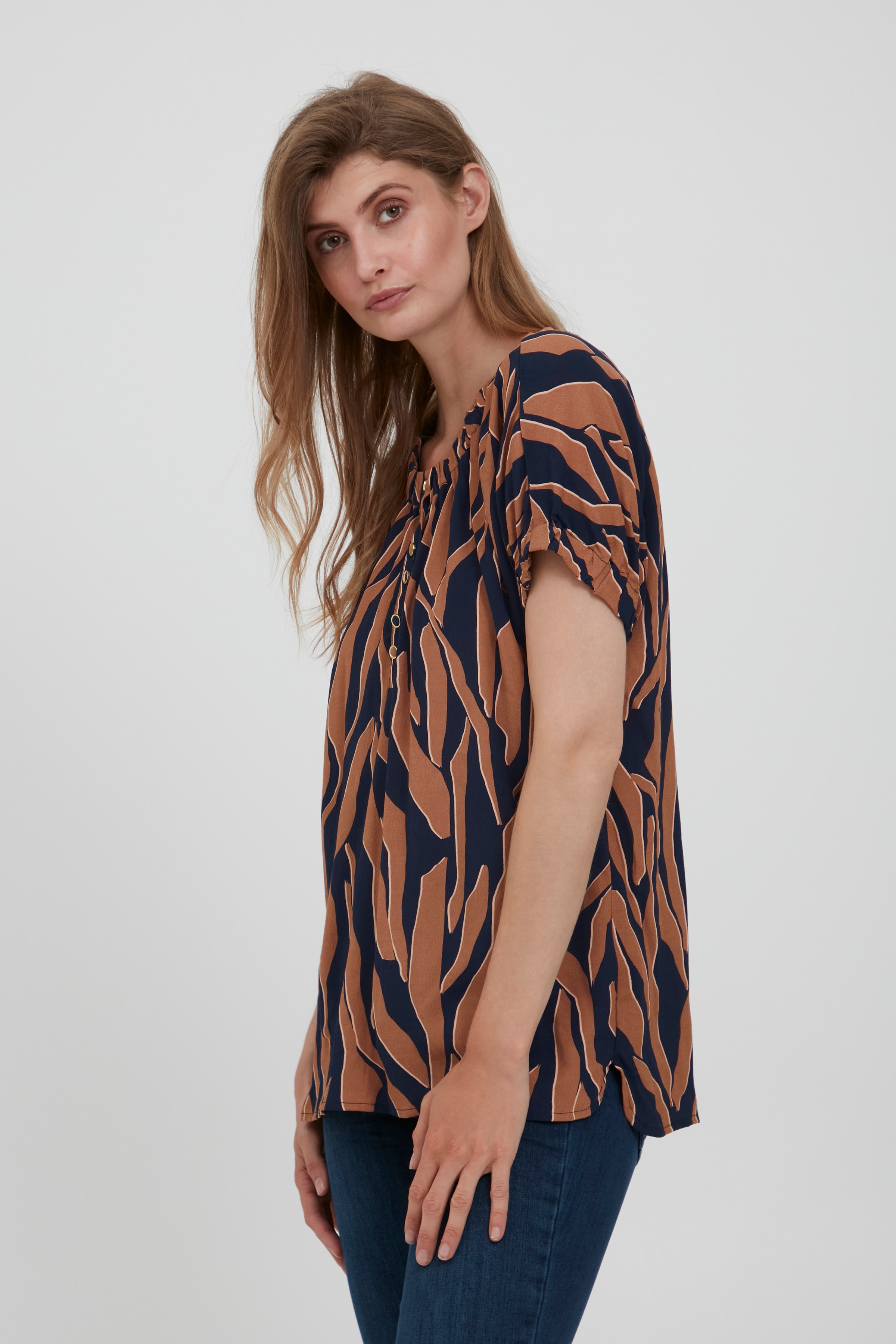 Kortermet bluse LOOKBOOK FRONT 20404148-200879